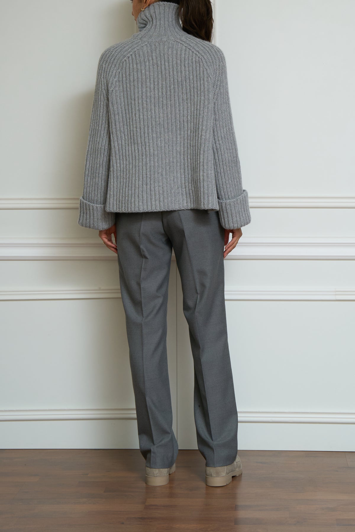 Cashmere turtleneck sweater in gray