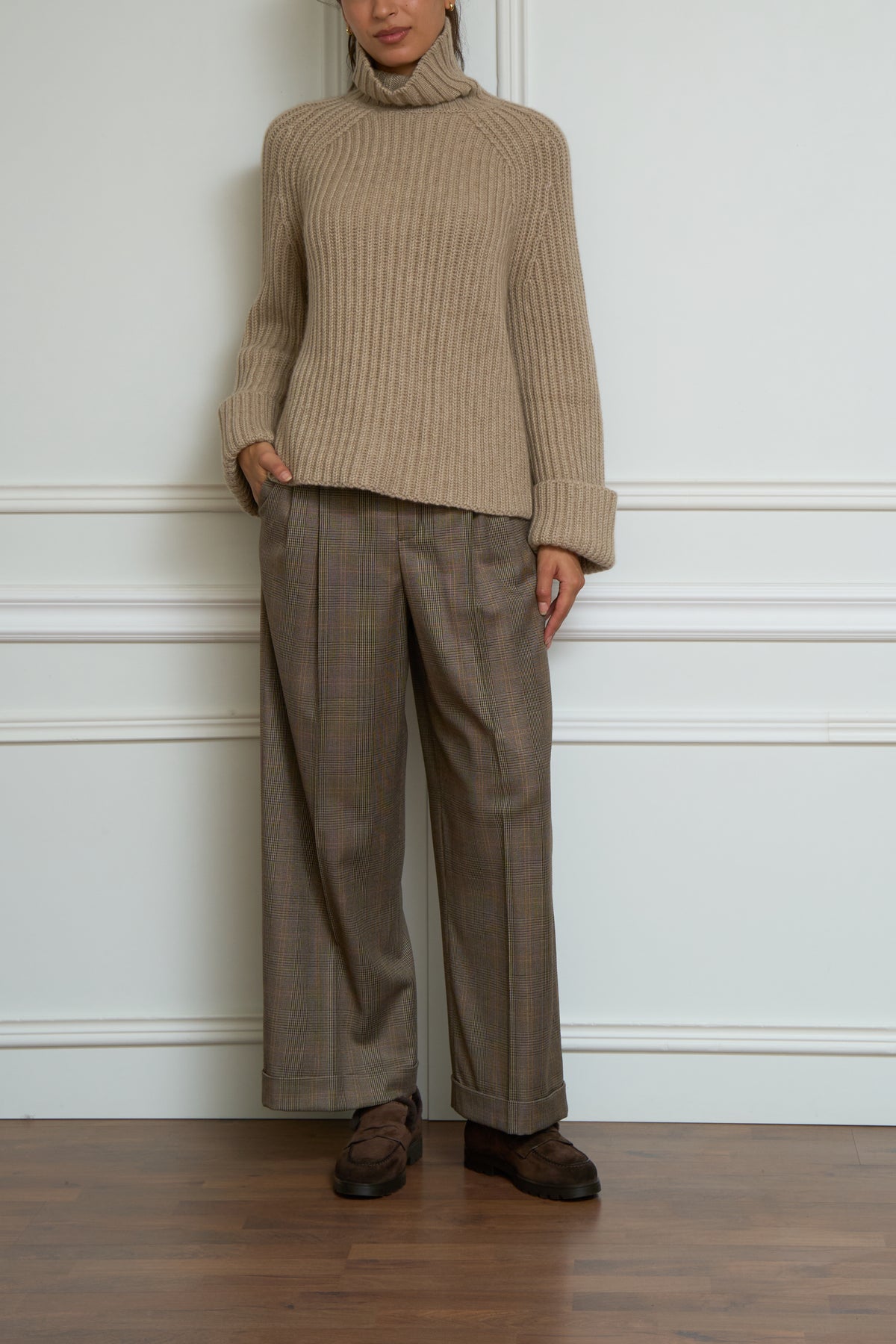 Cashmere turtleneck sweater in beige