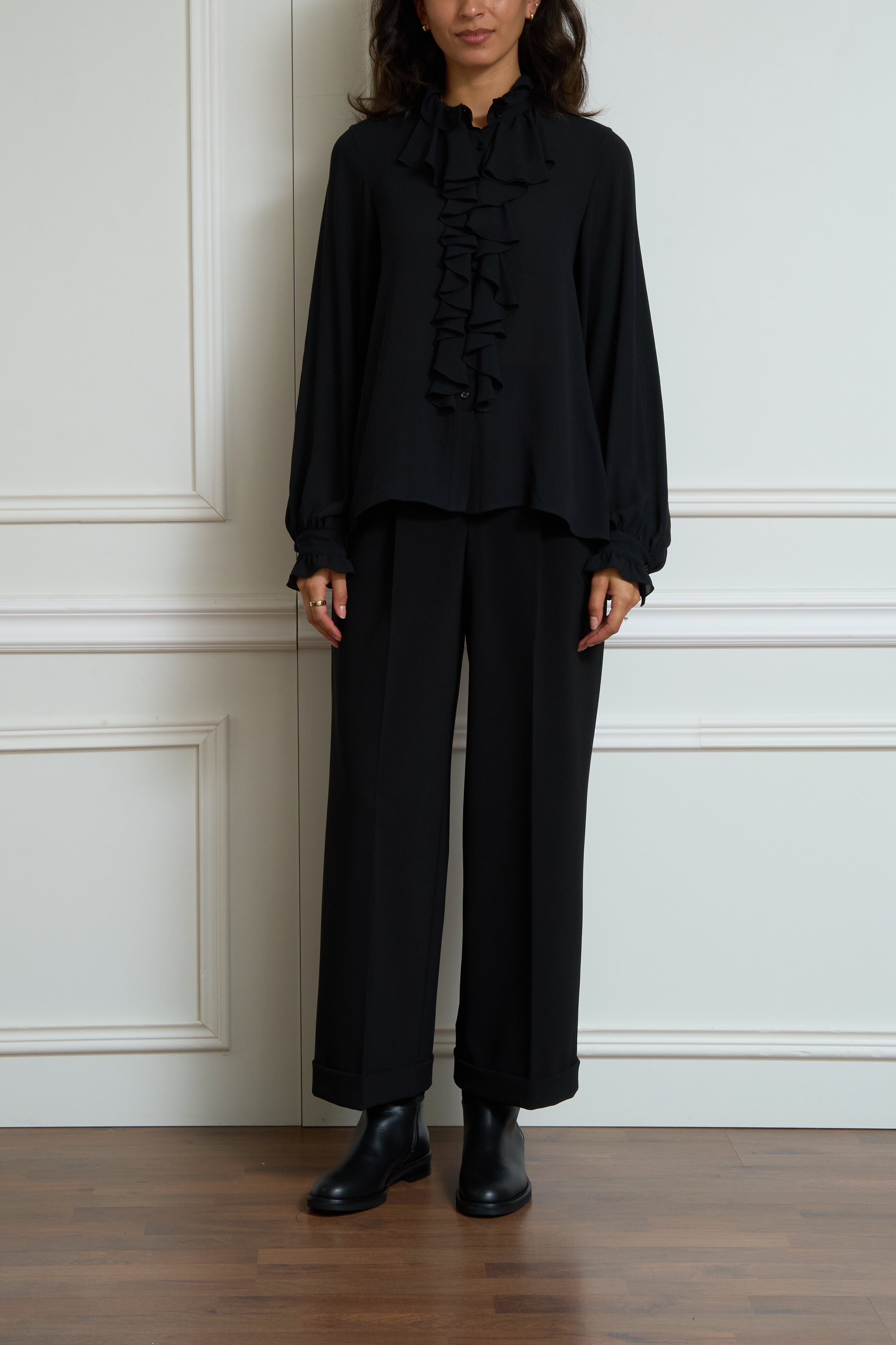 Bluse mit Rüschen-Details in schwarz