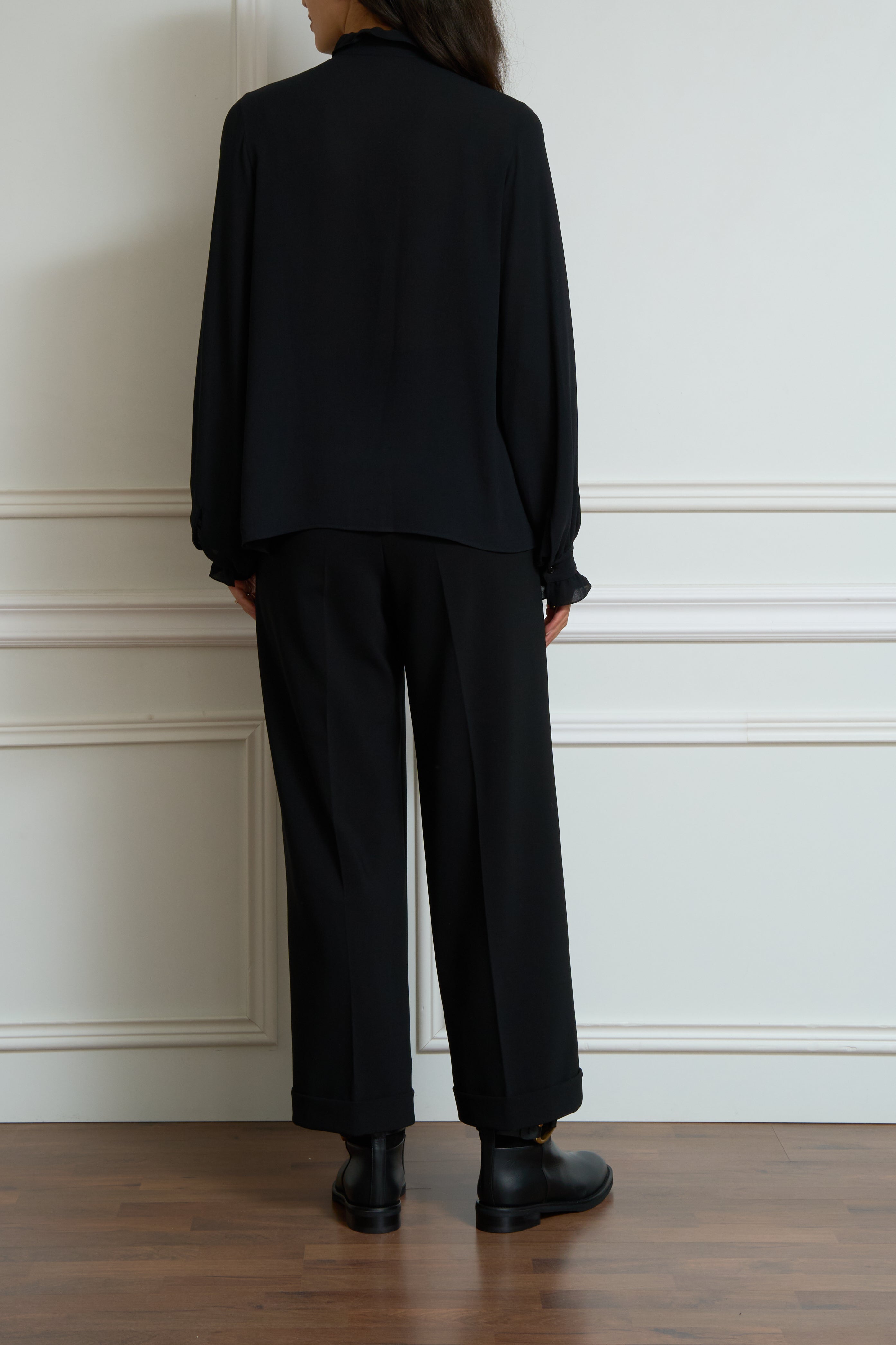 Bluse mit Rüschen-Details in schwarz
