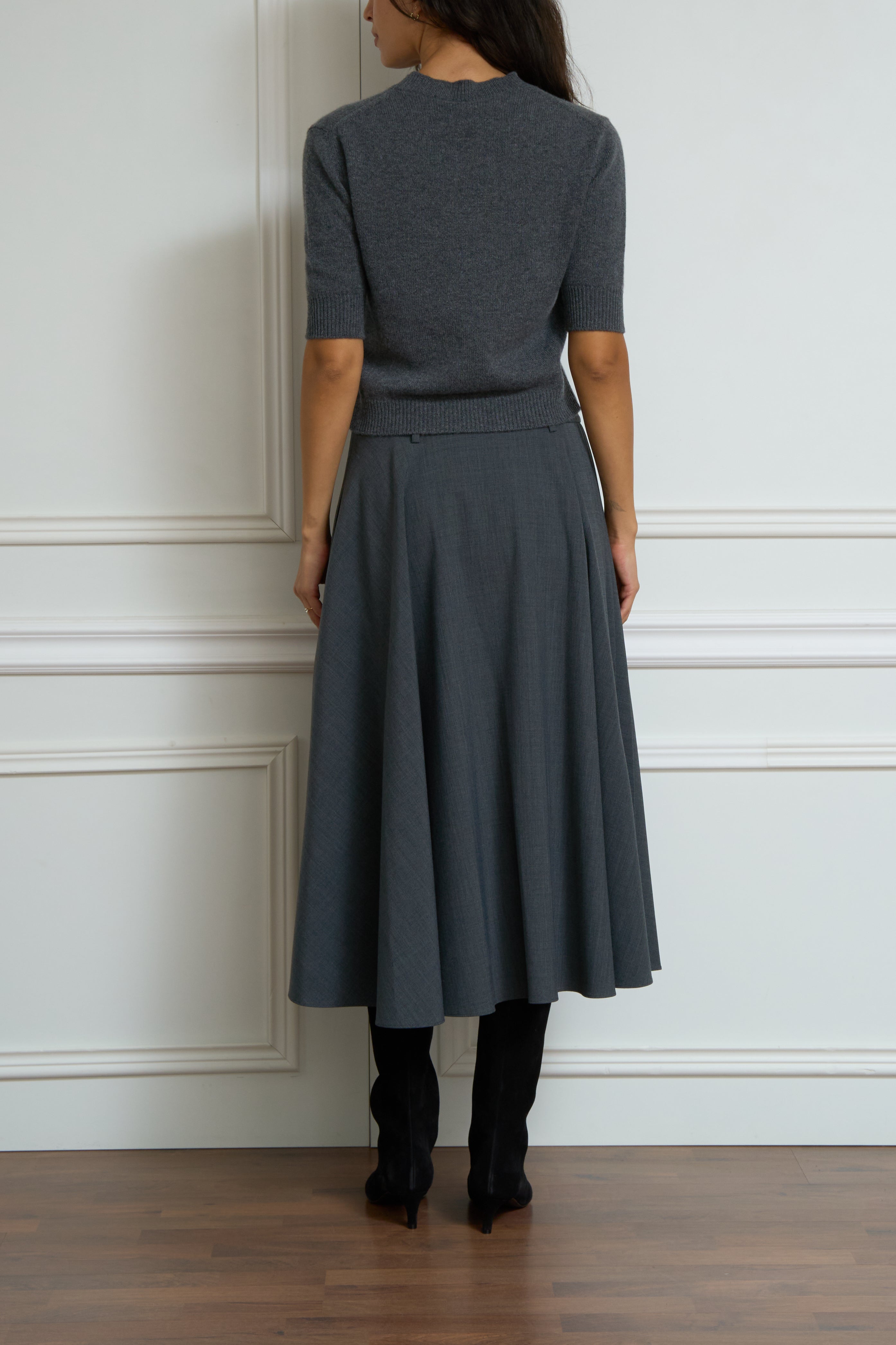 Midirock mit asymmetrischer Plisseefaltung in grau