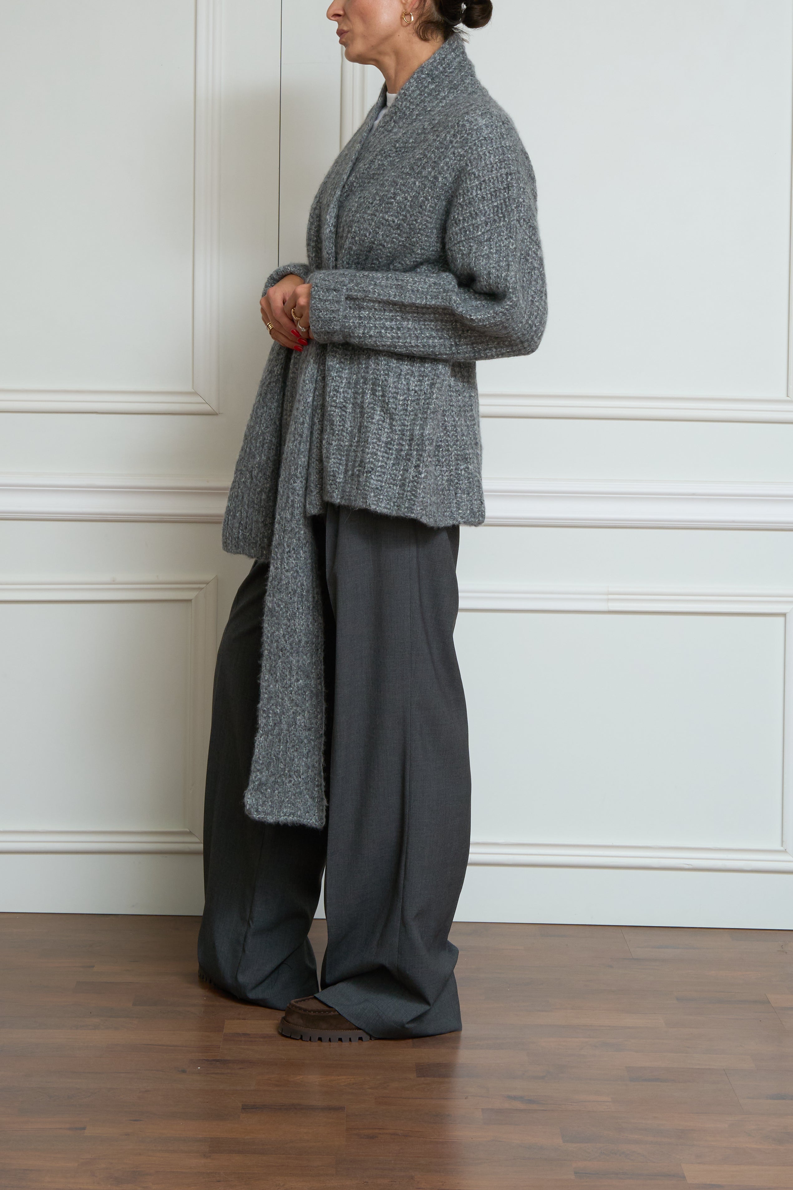 Wickelstrickjacke mit Bindegürtel in mittelgrau