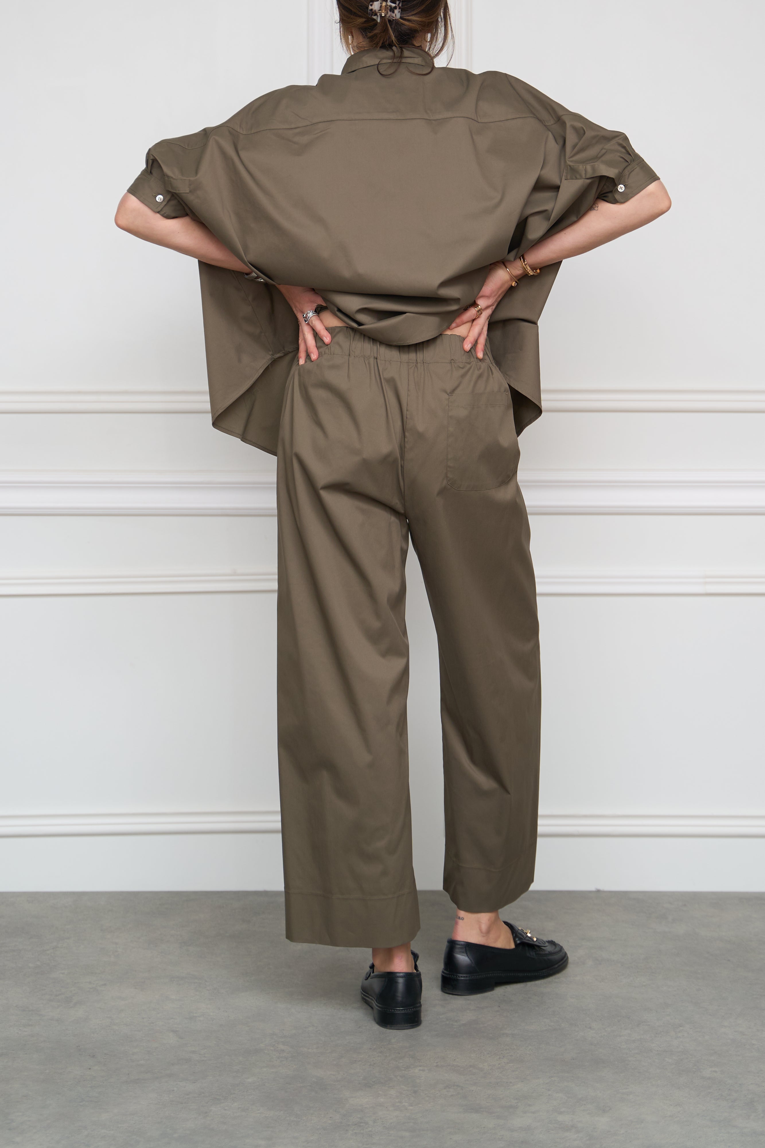 Hose in khaki
