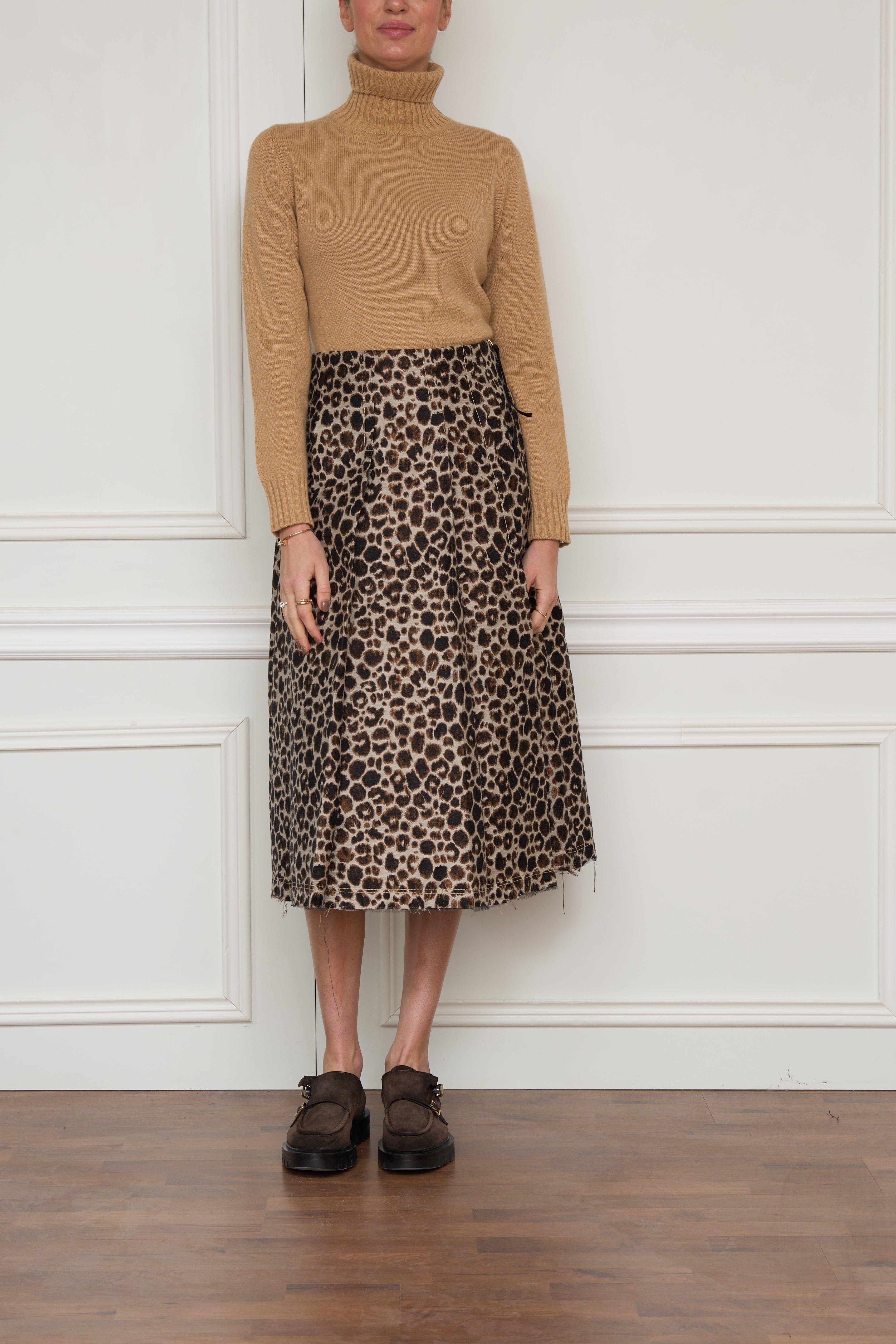 Faltenrock mit Leopardenmuster