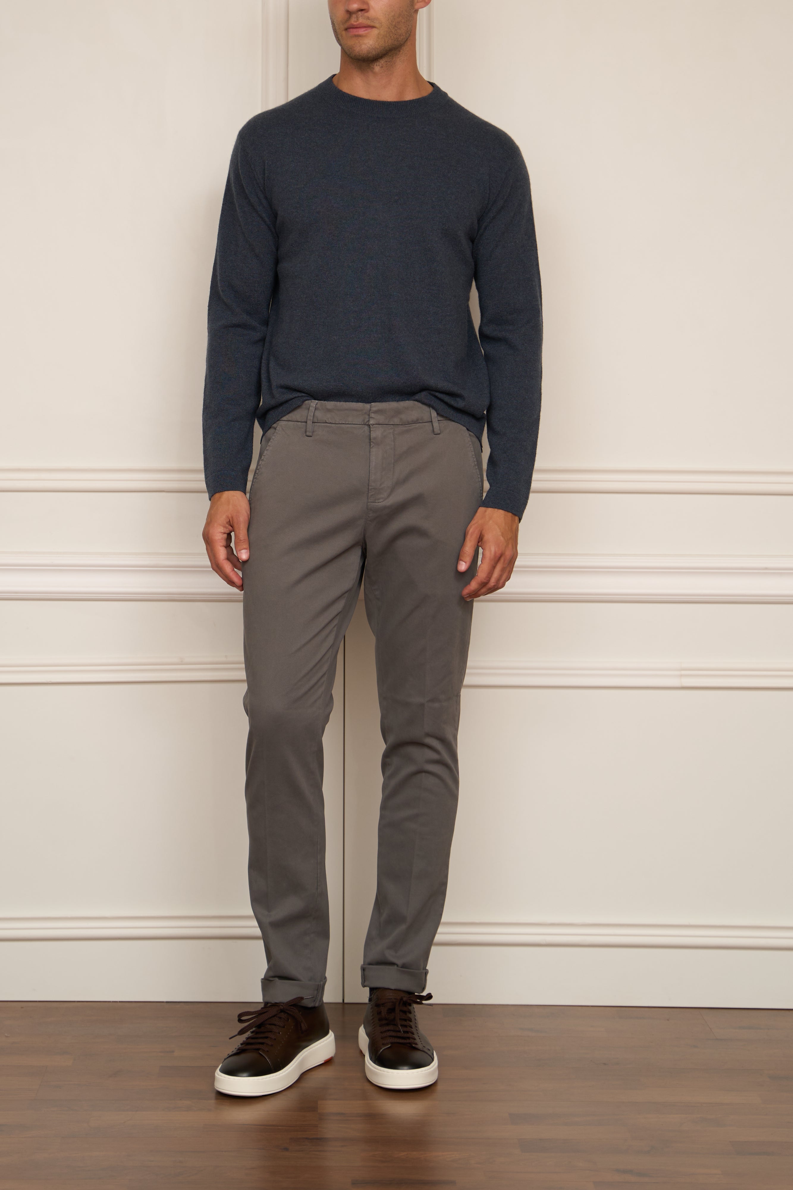 Chino in grau