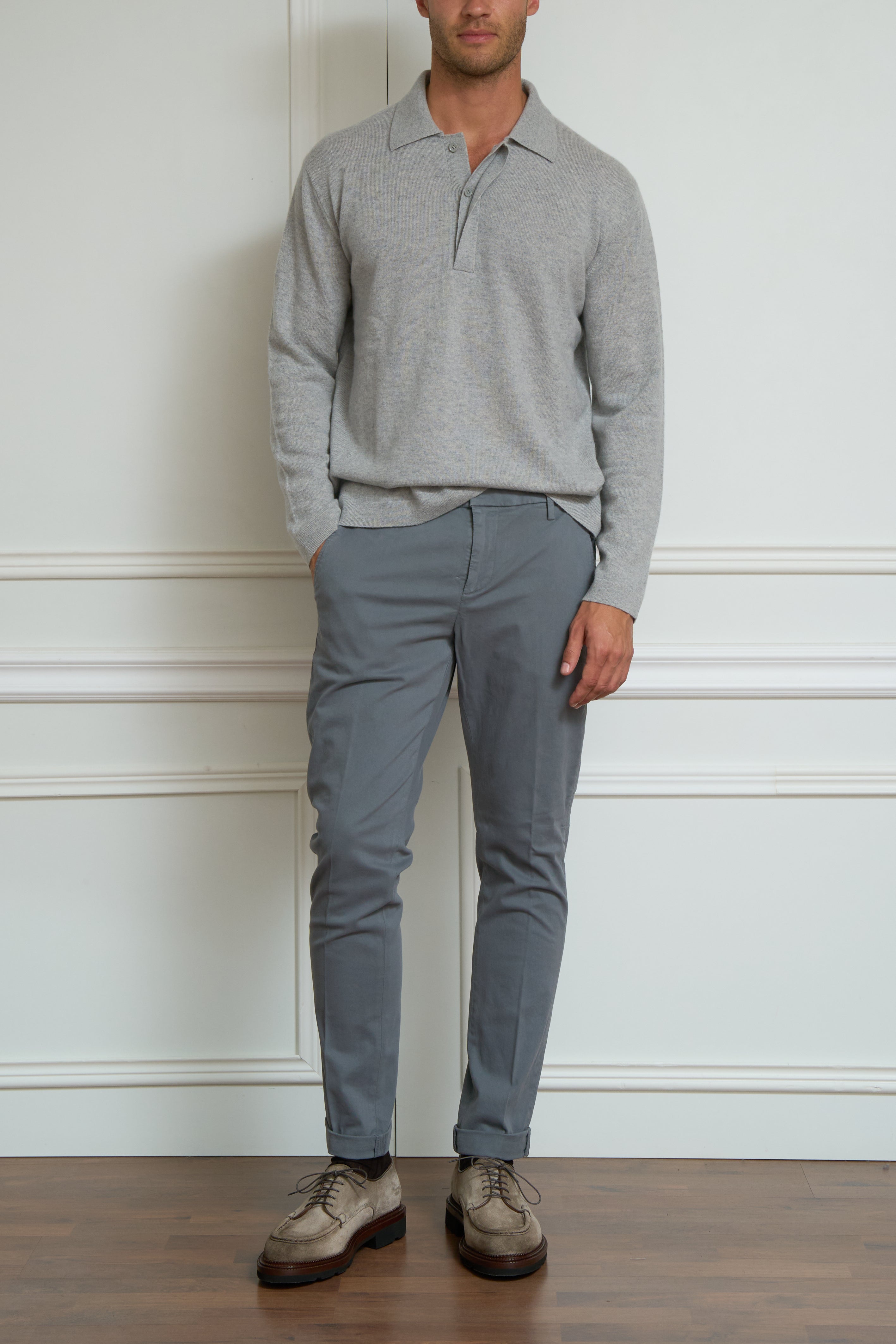 Chino in grau