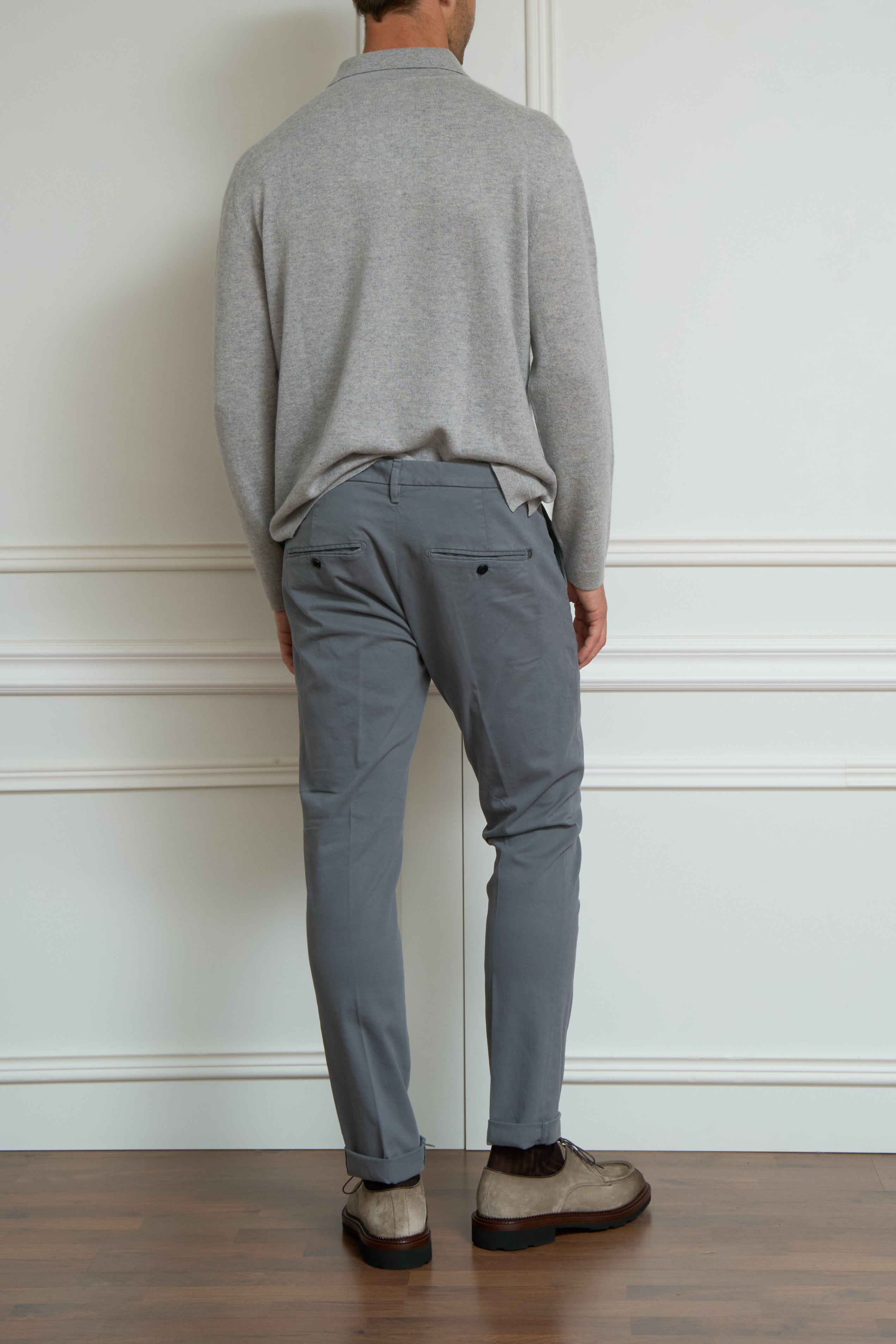 Chino in grau