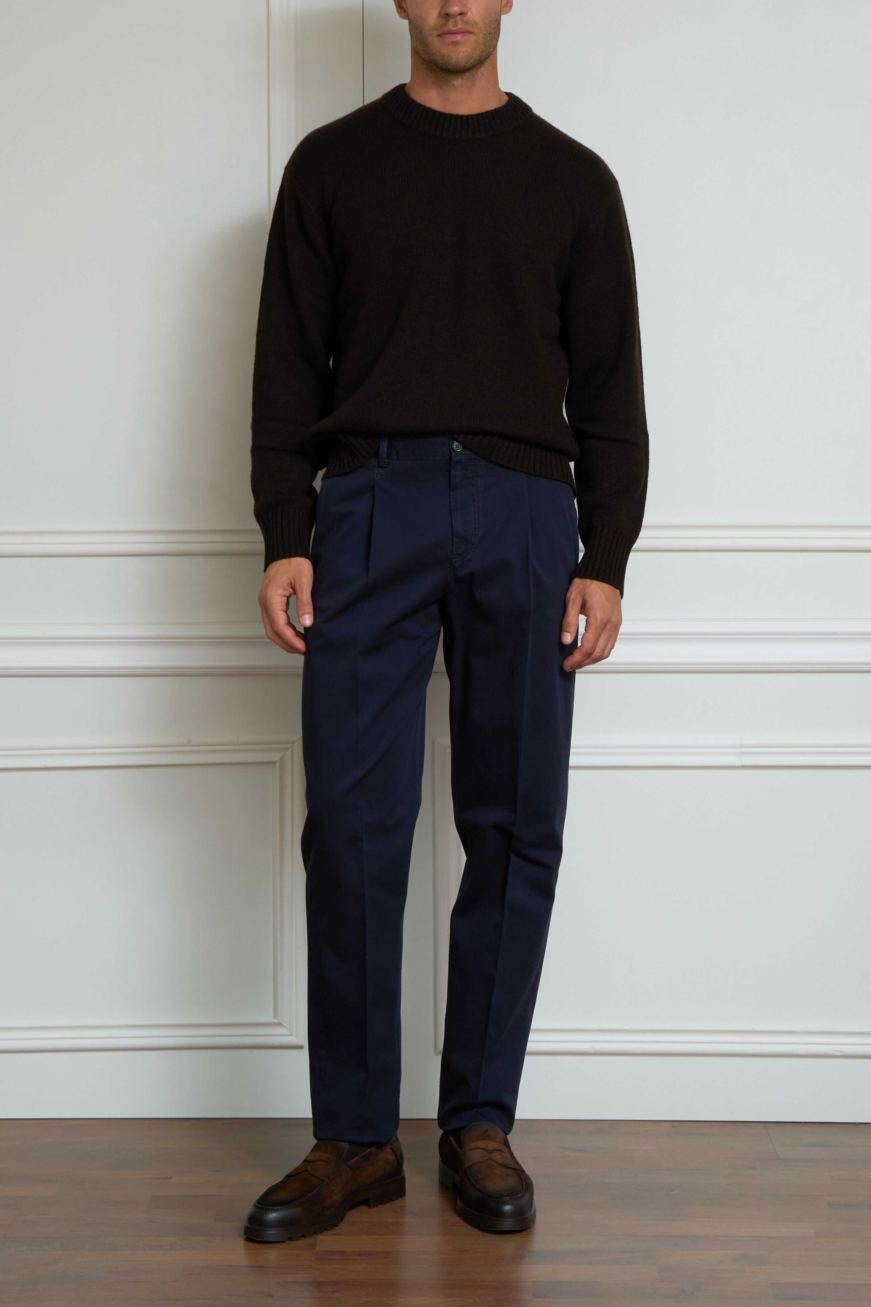 Pleated trousers in navy