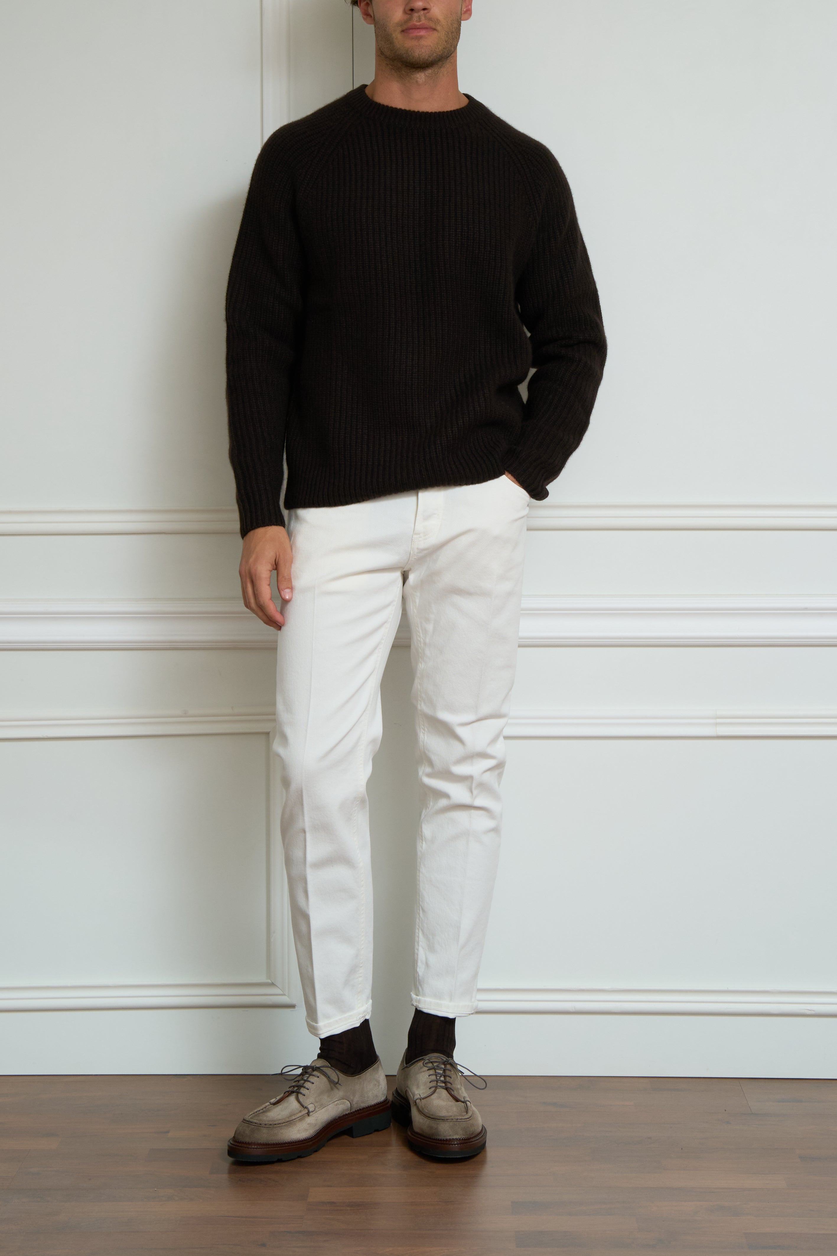 Ribbed knit sweater in brown