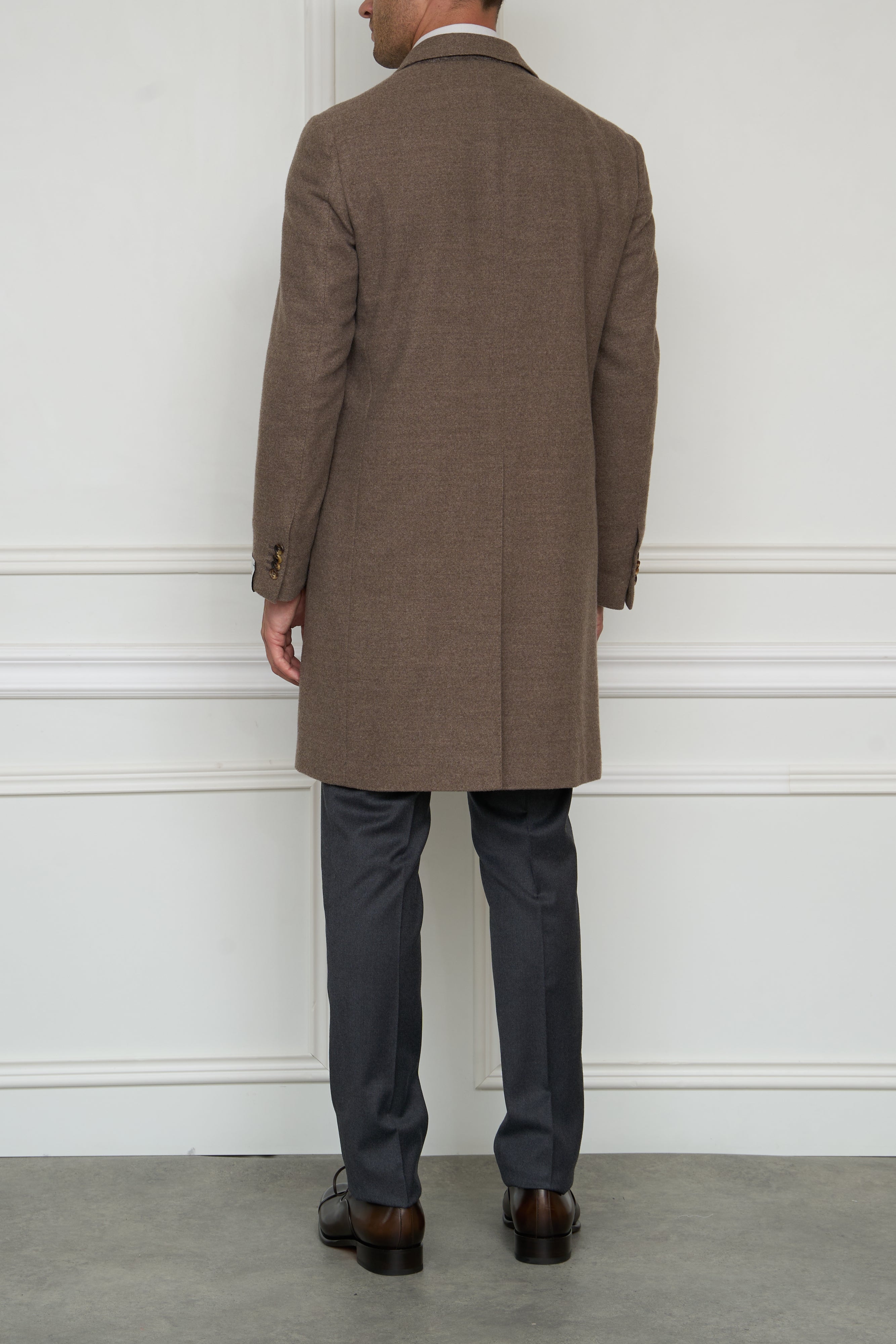 Coat in taupe