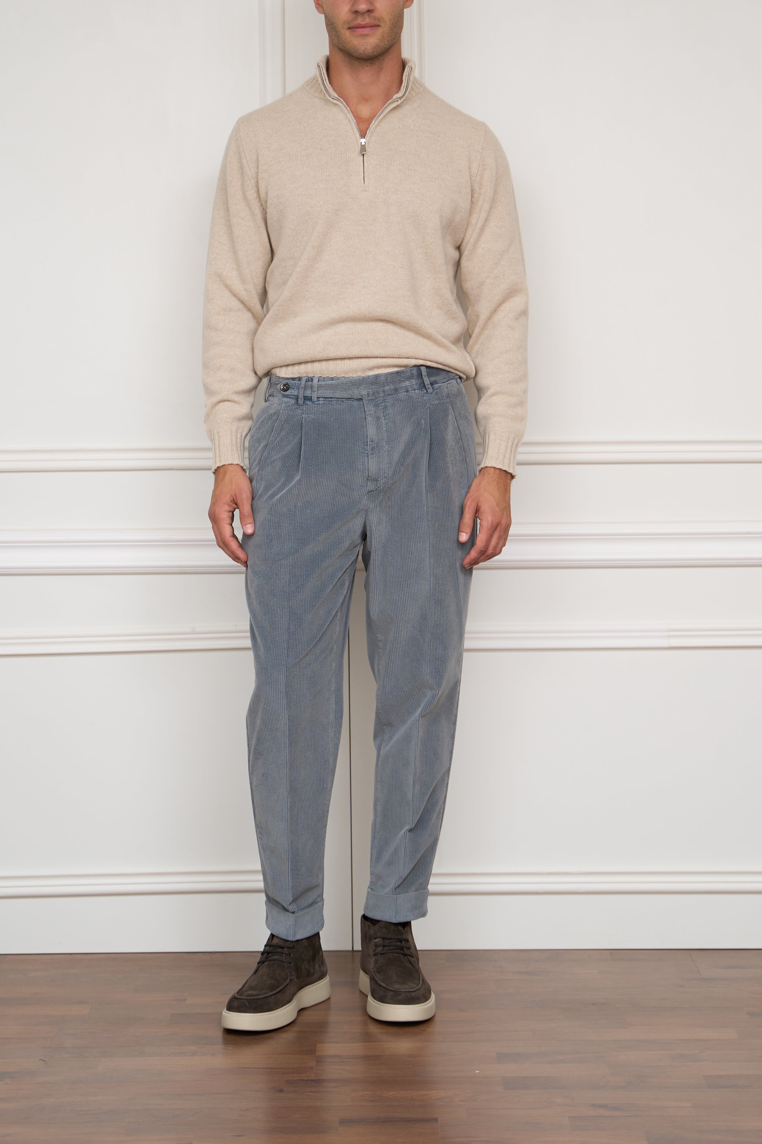 weite Cordhose in hellblau