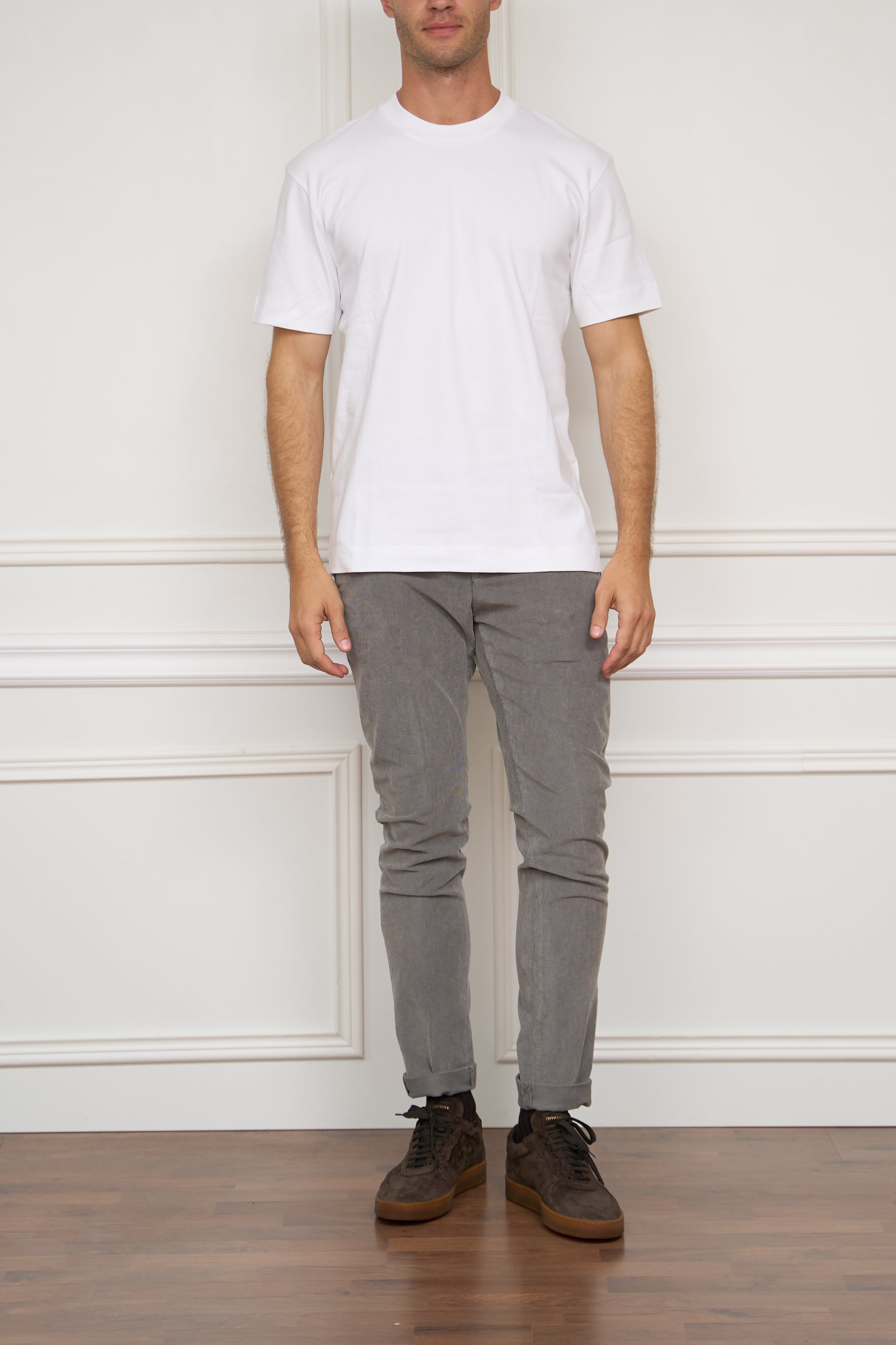 Locker geschnittenes T-Shirt weiss