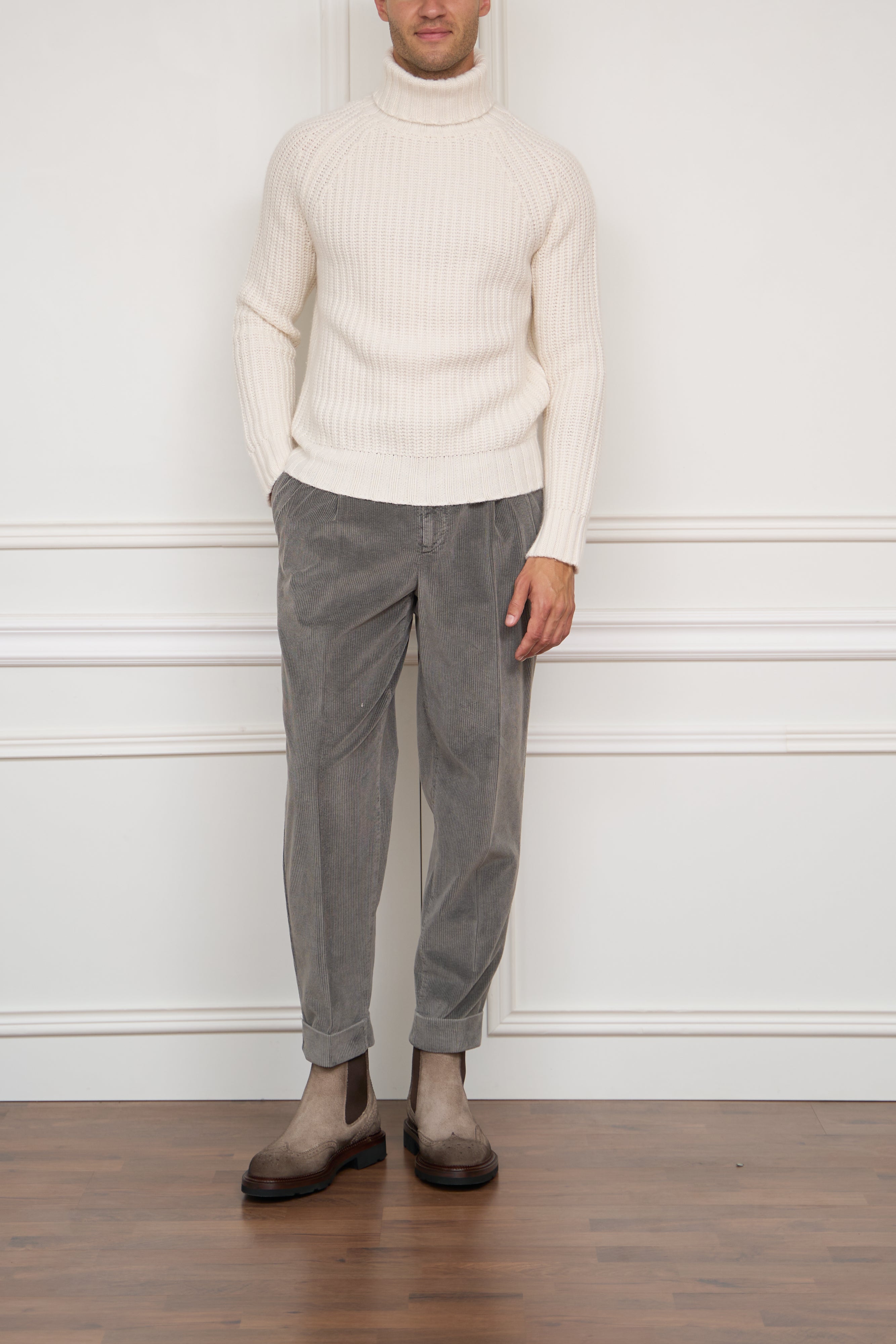 weite Cordhose in grau