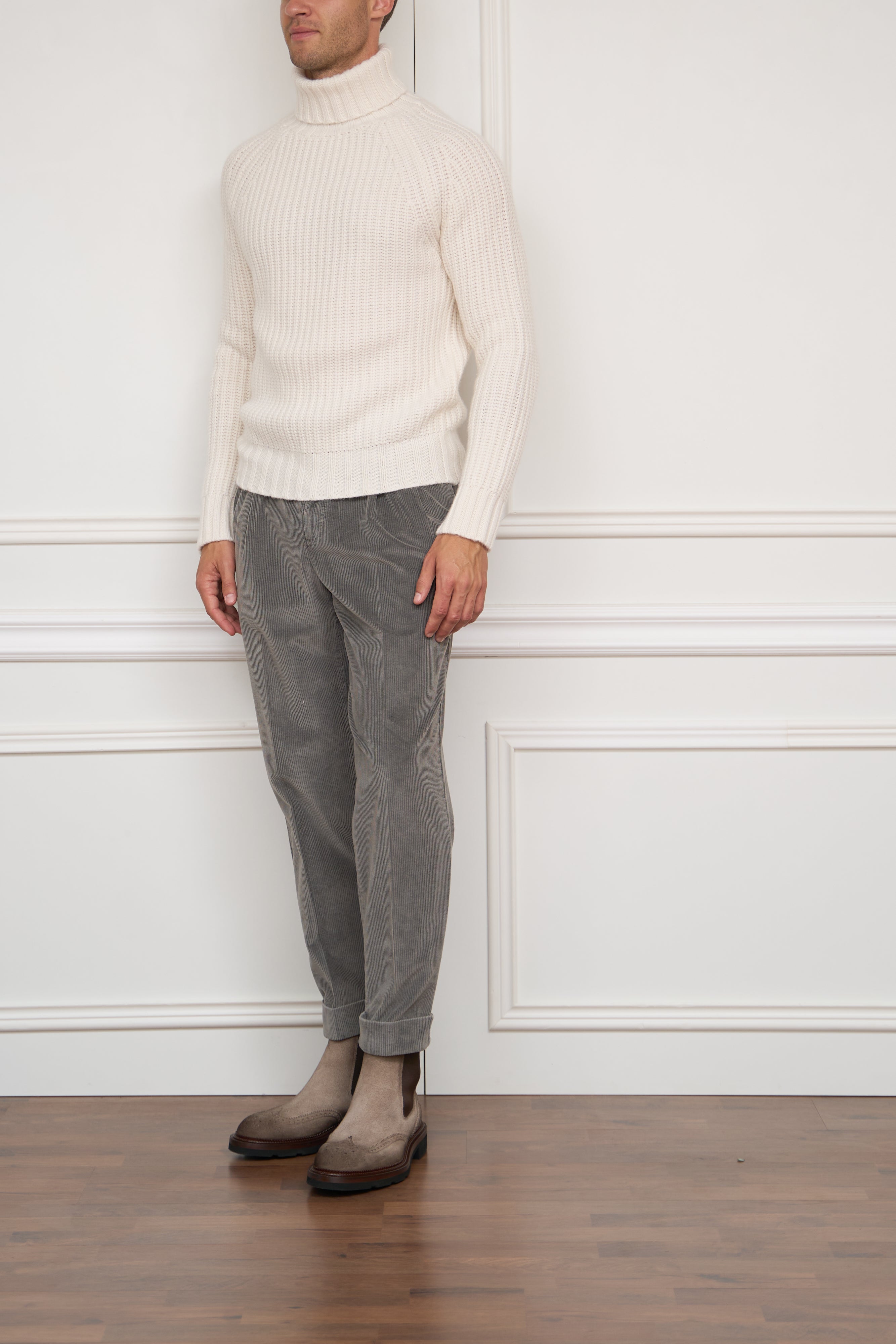 weite Cordhose in grau