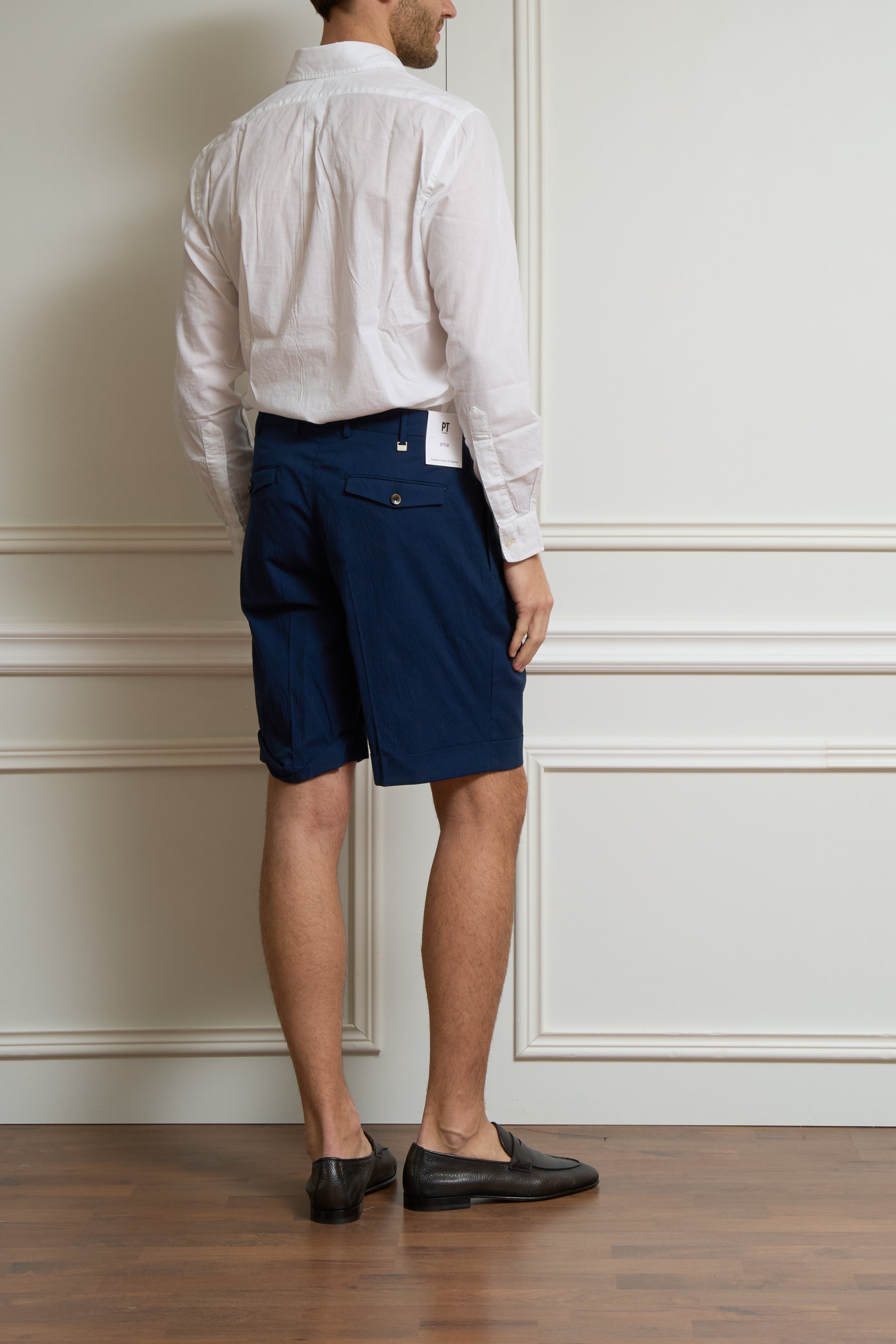 Patterned Bermuda shorts with floral print 