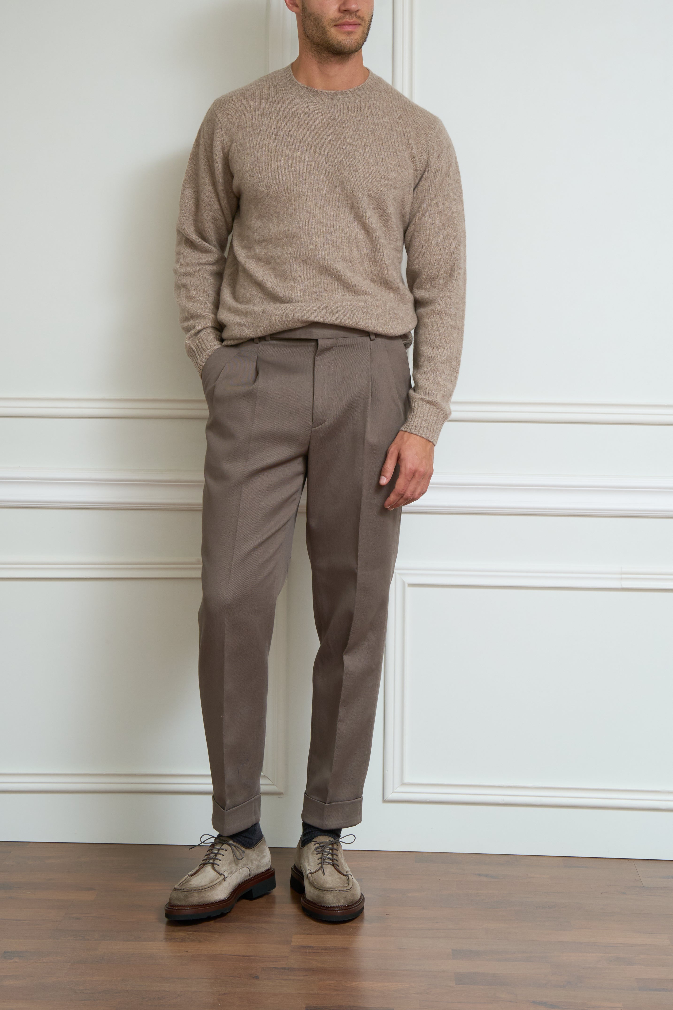 Pleated trousers in taupe