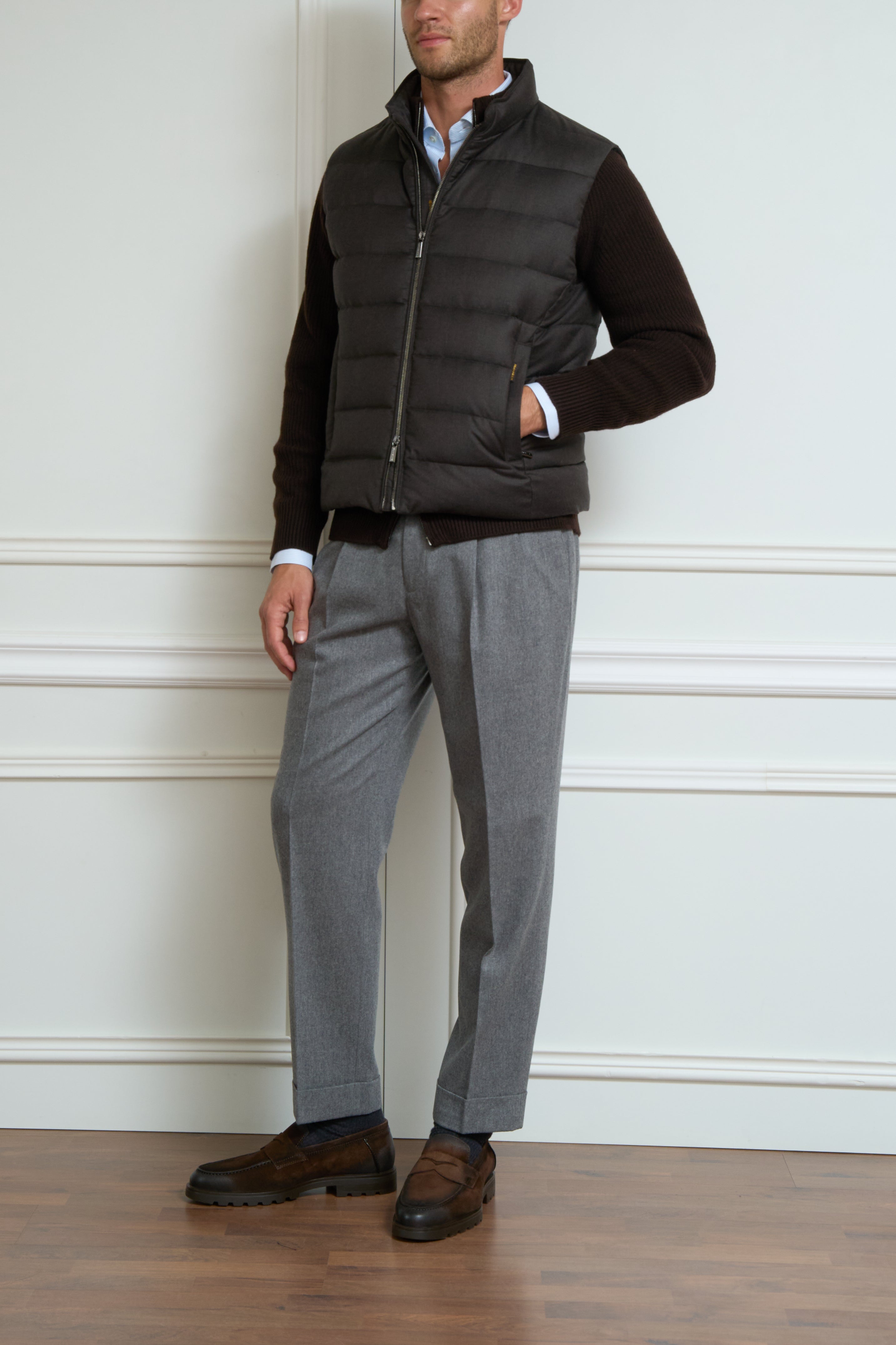 Vest in dark brown