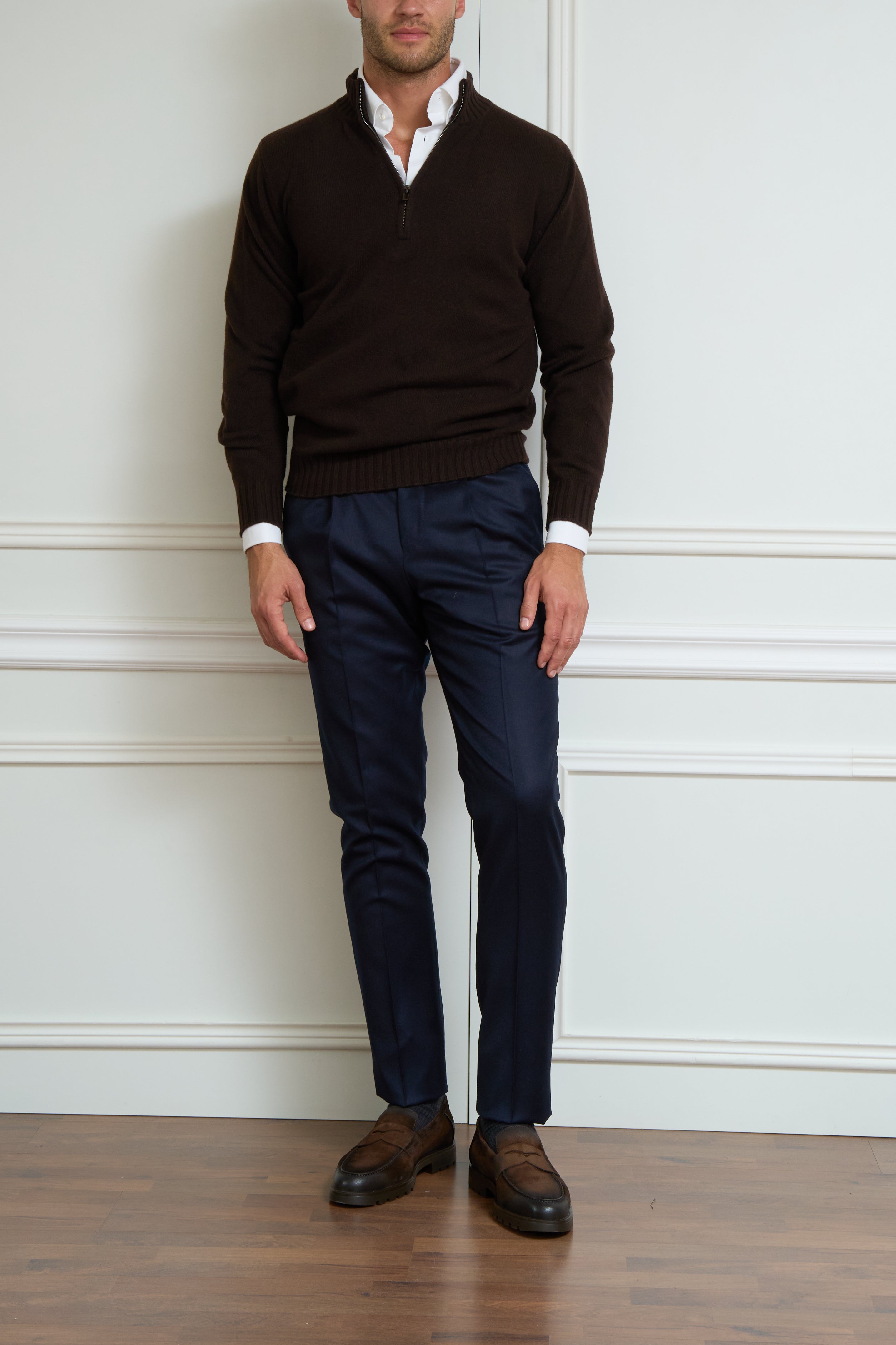 Sweater in dark brown