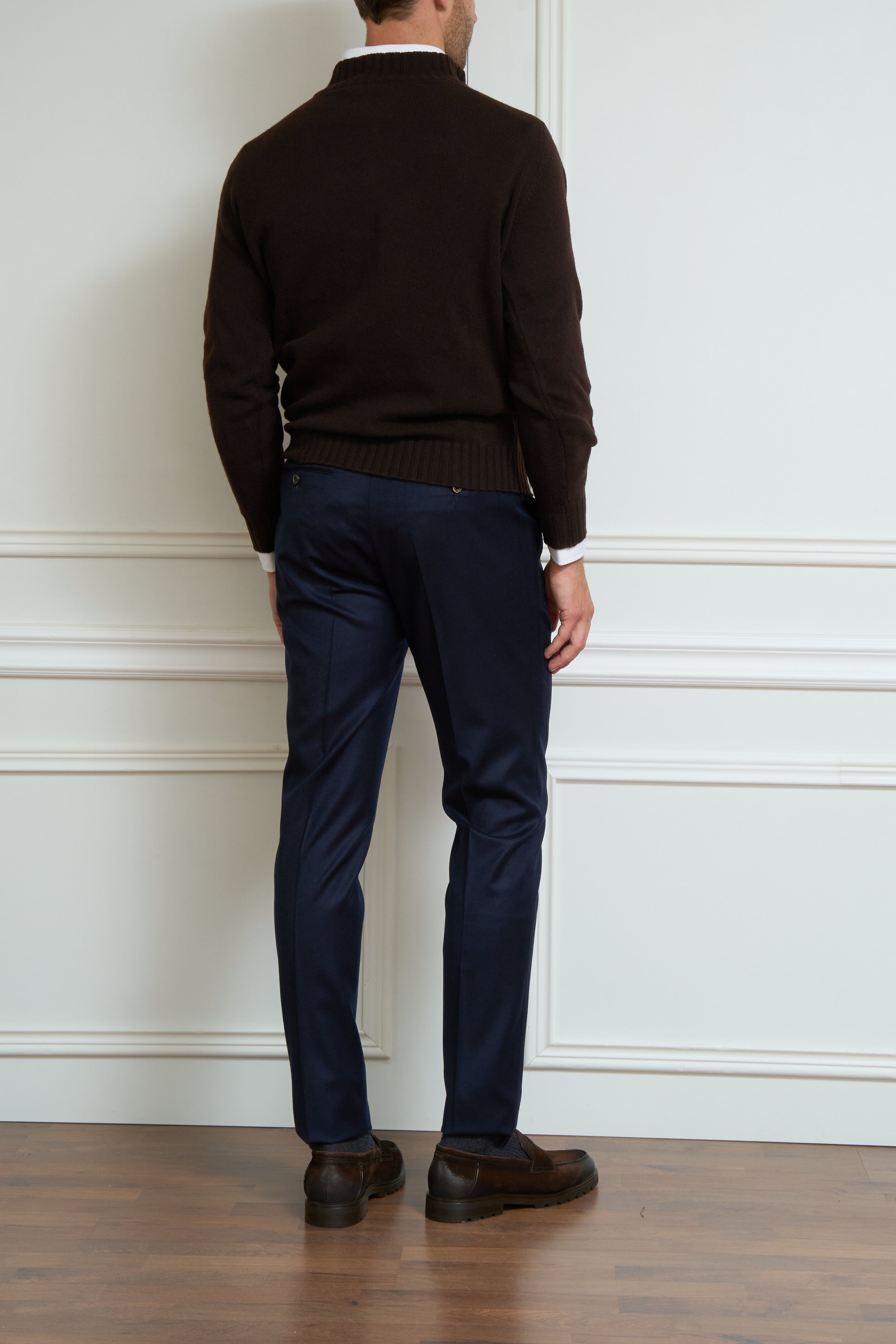 Sweater in dark brown