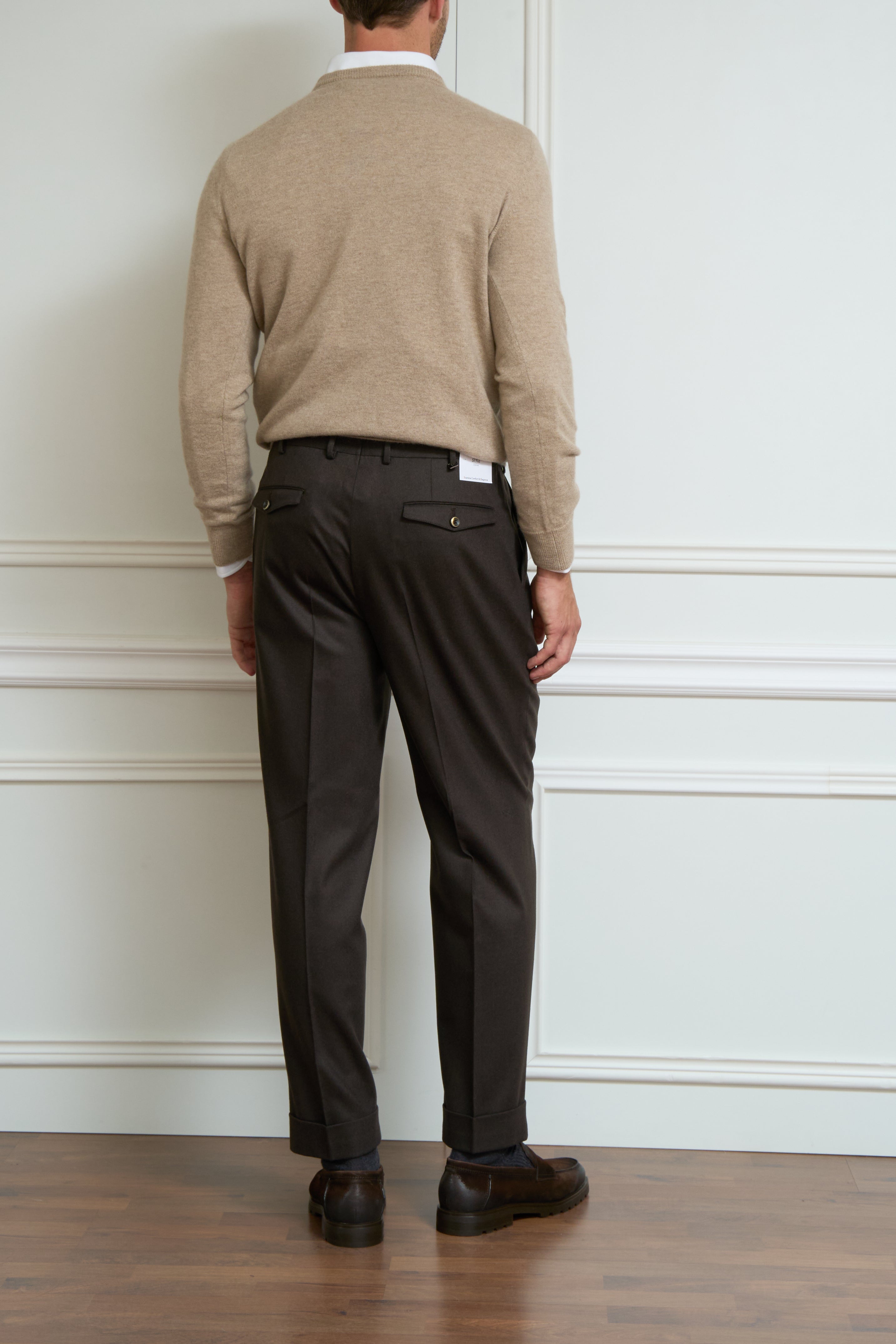 Pleated trousers in brown 