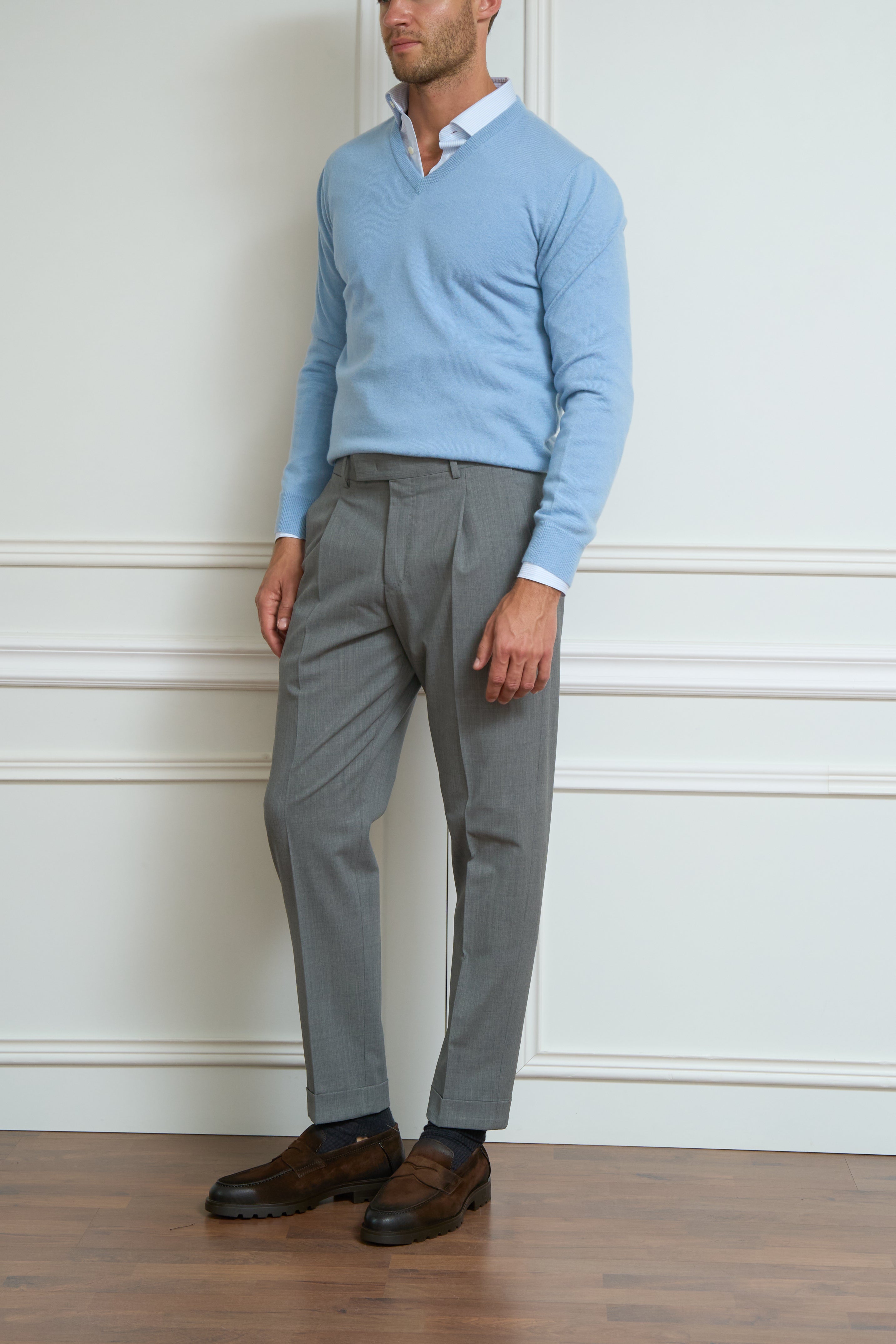 Pleated trousers in grey 