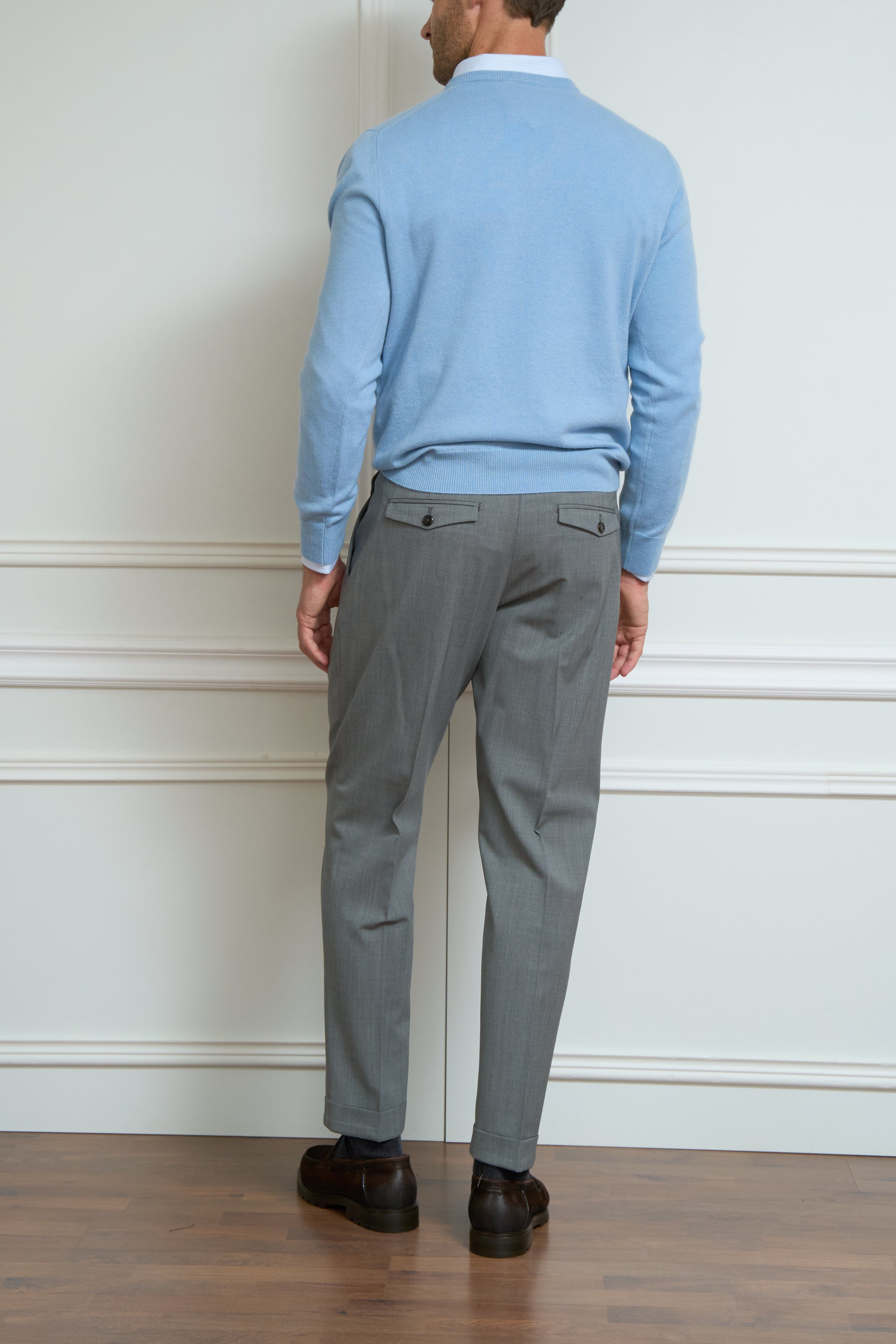 Pleated trousers in grey 
