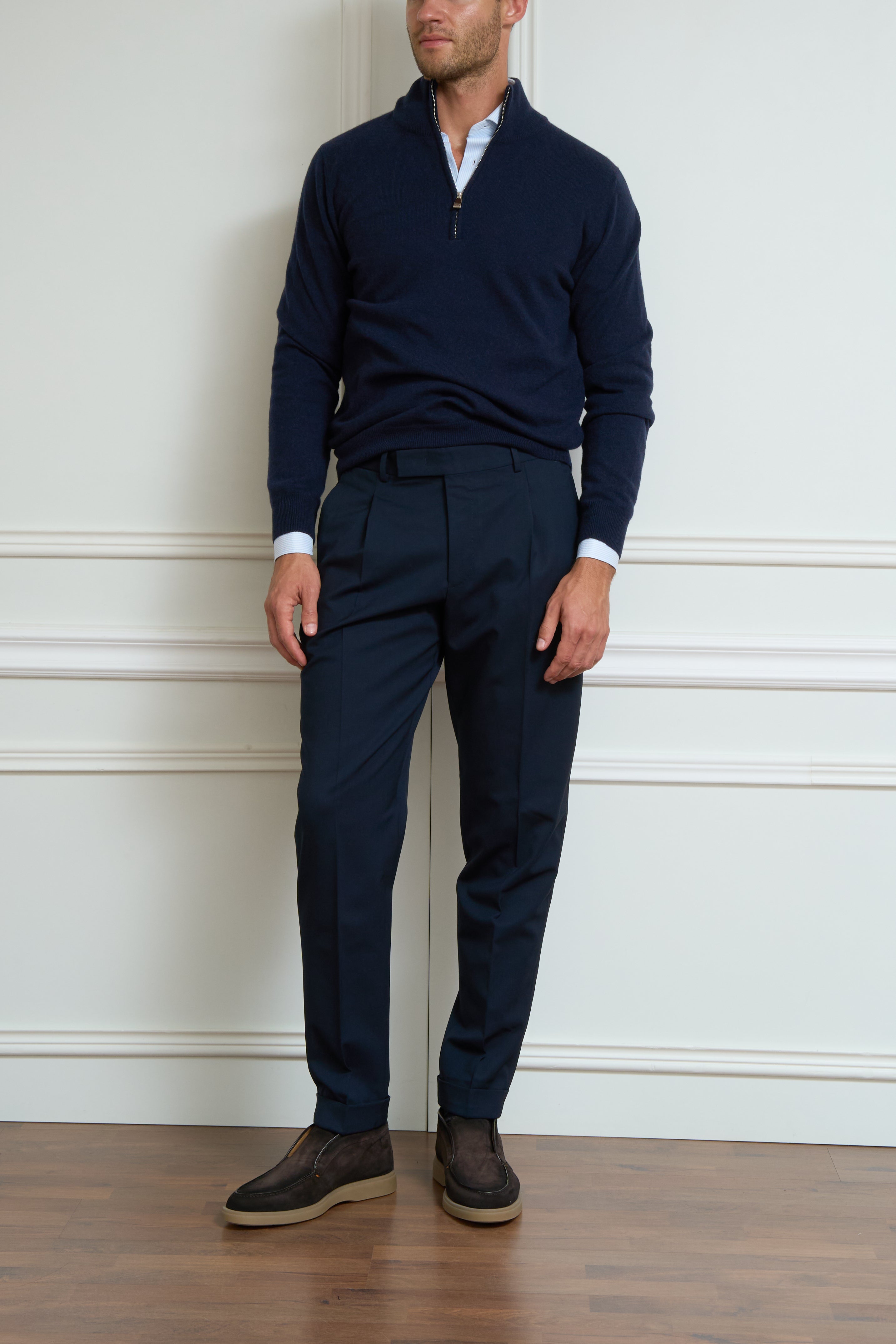 Pleated trousers in navy