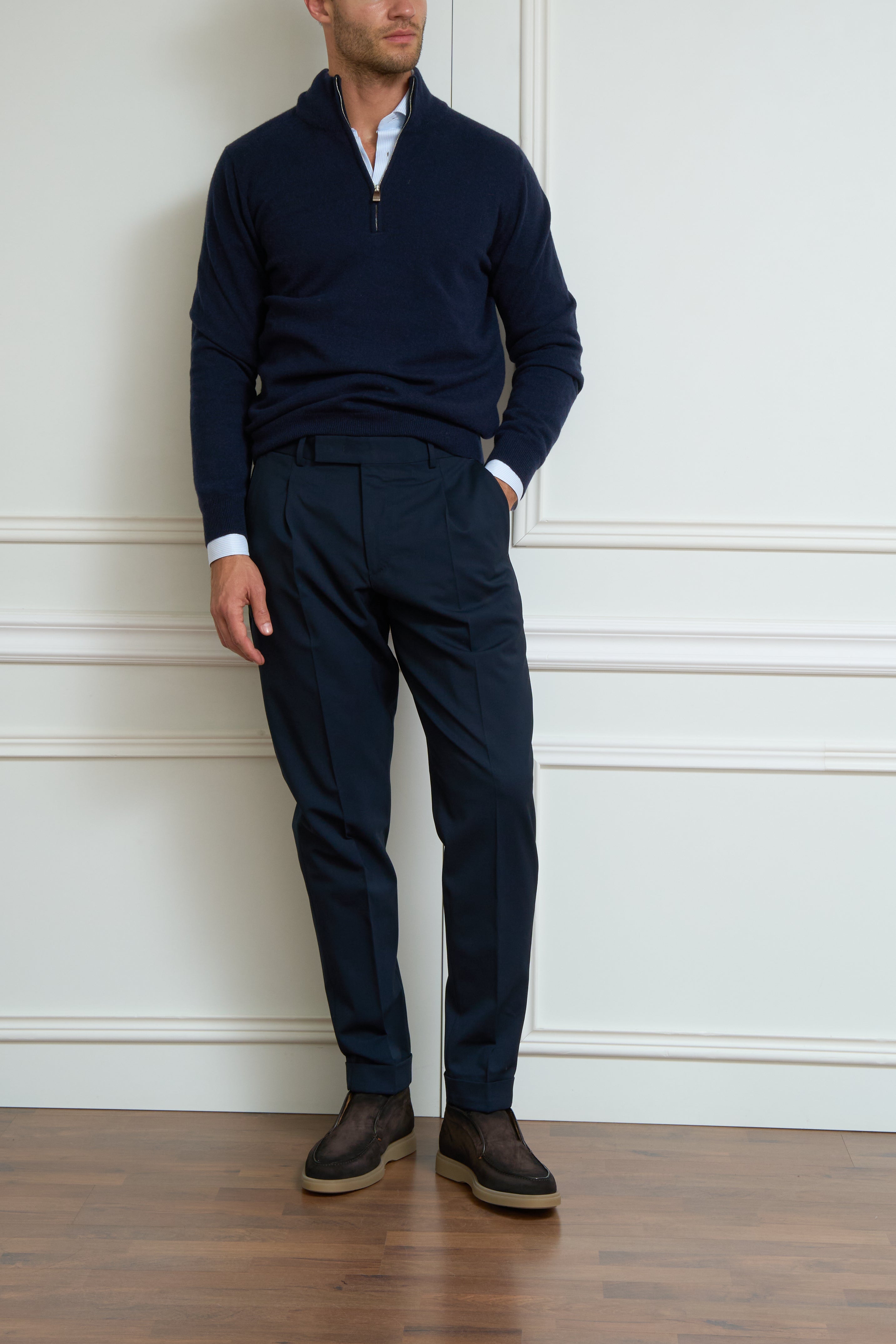 Pleated trousers in navy