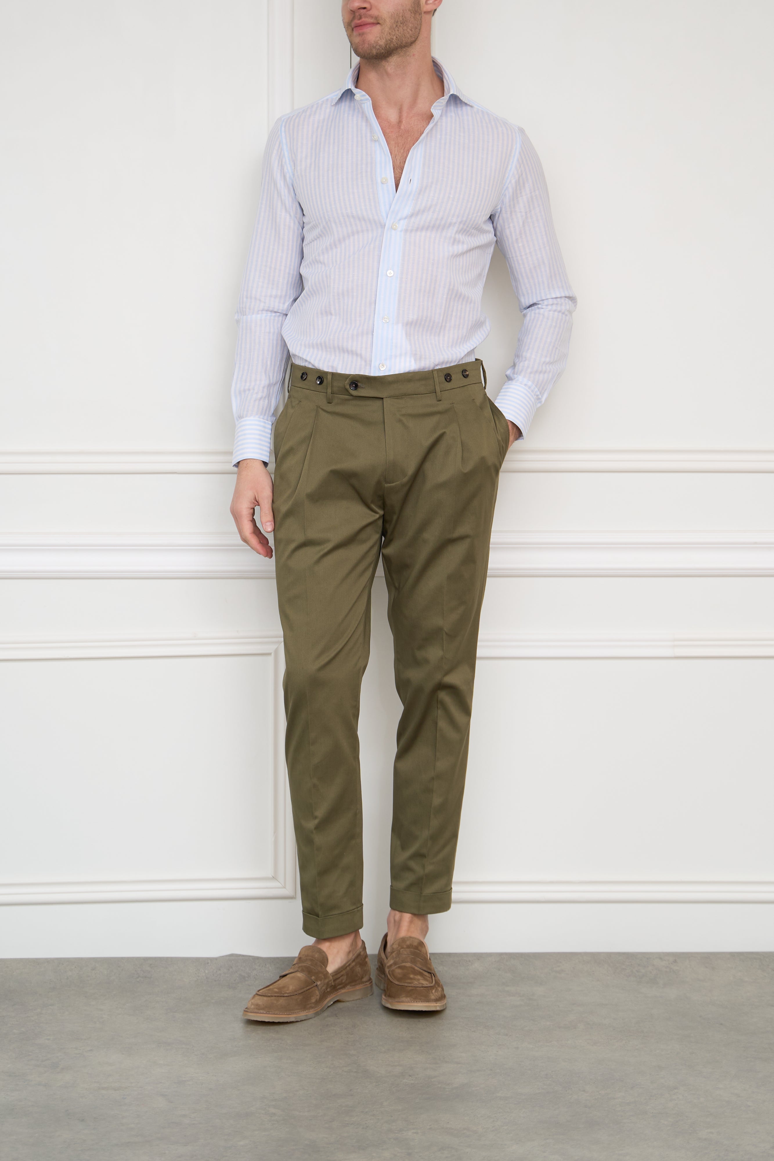 Cotton trousers in olive
