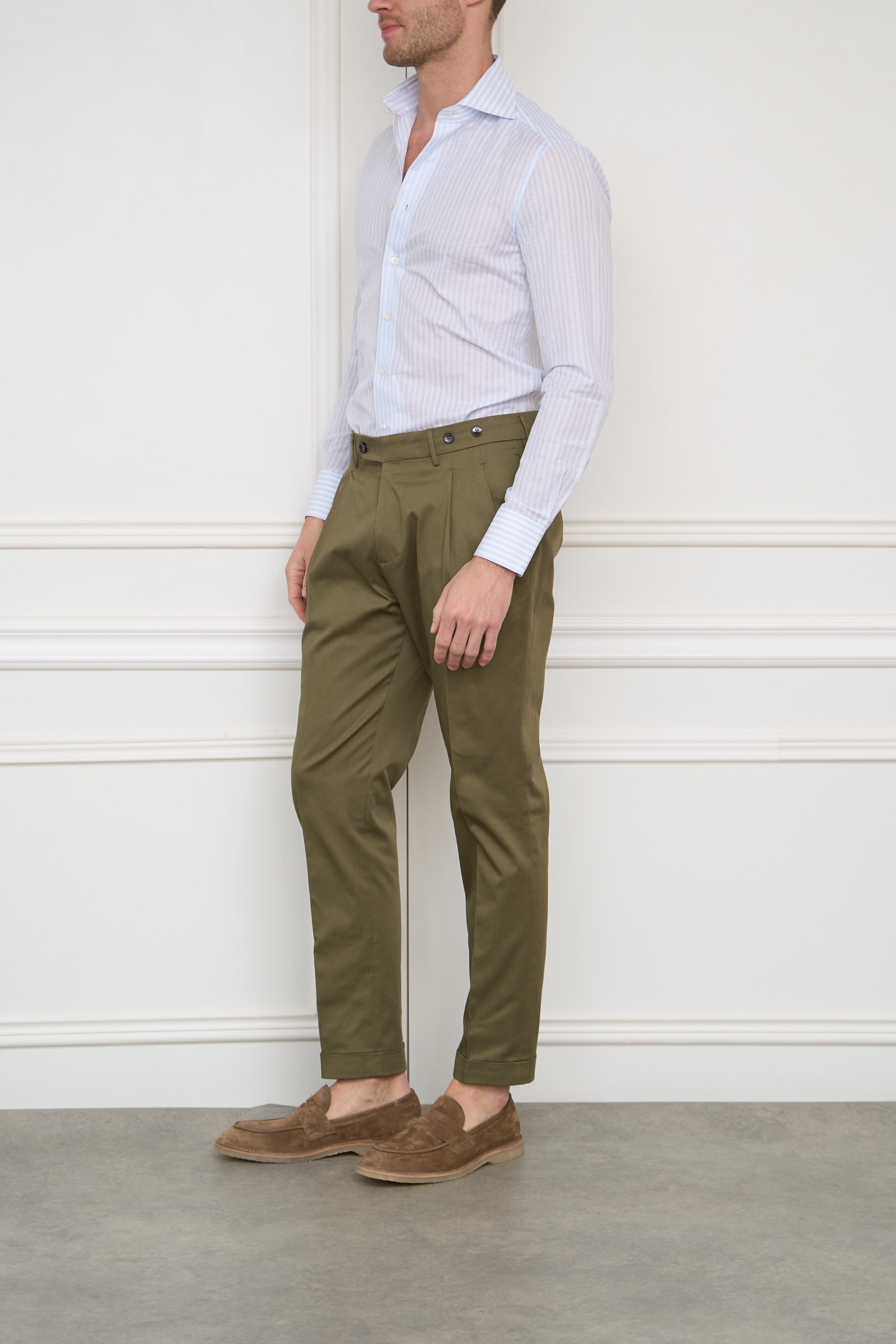 Cotton trousers in olive
