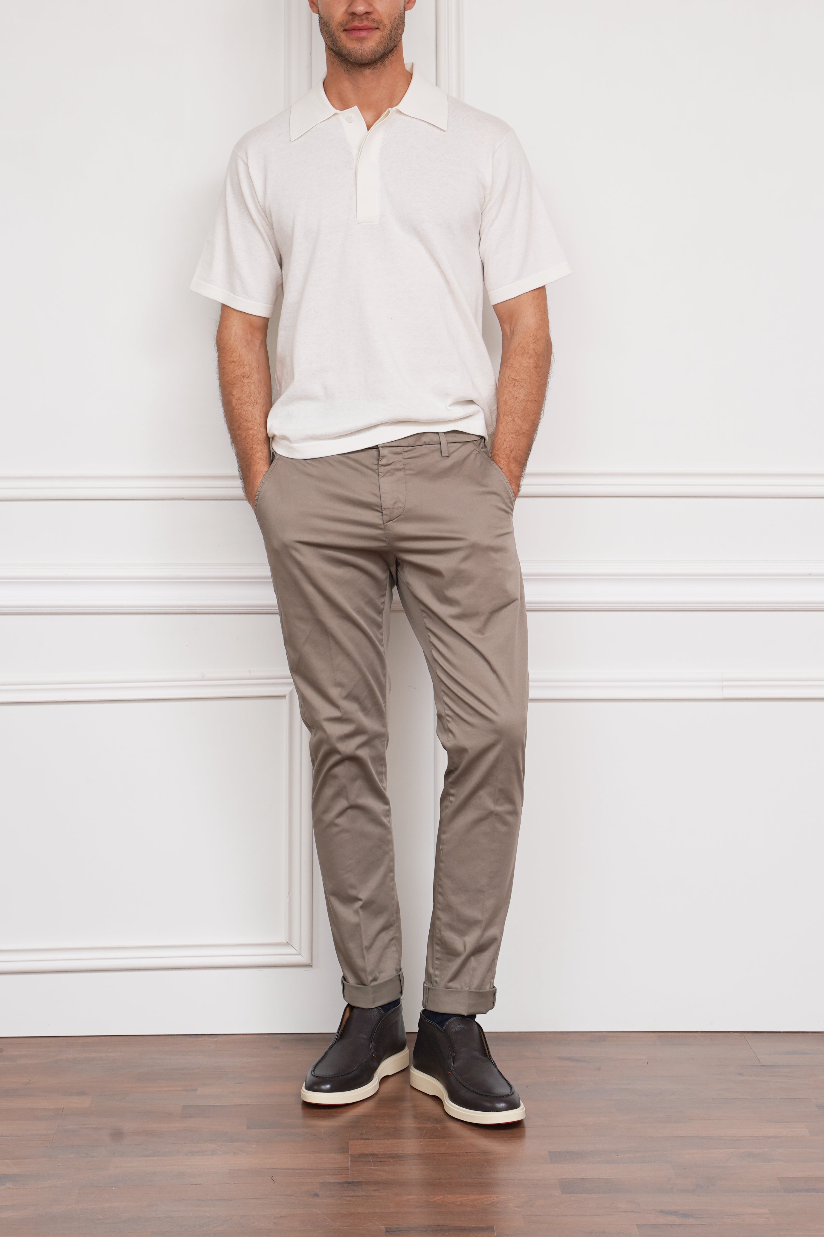 Chino in taupe