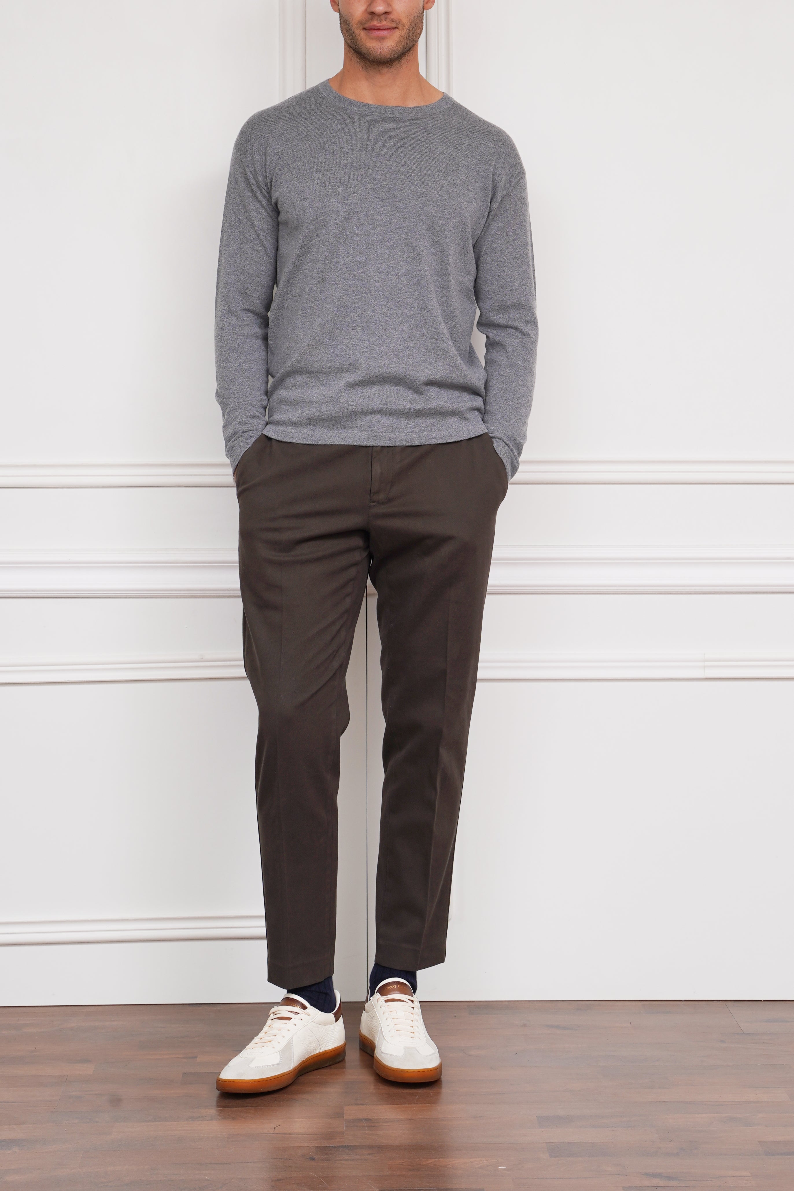 Leichter Pullover in grau