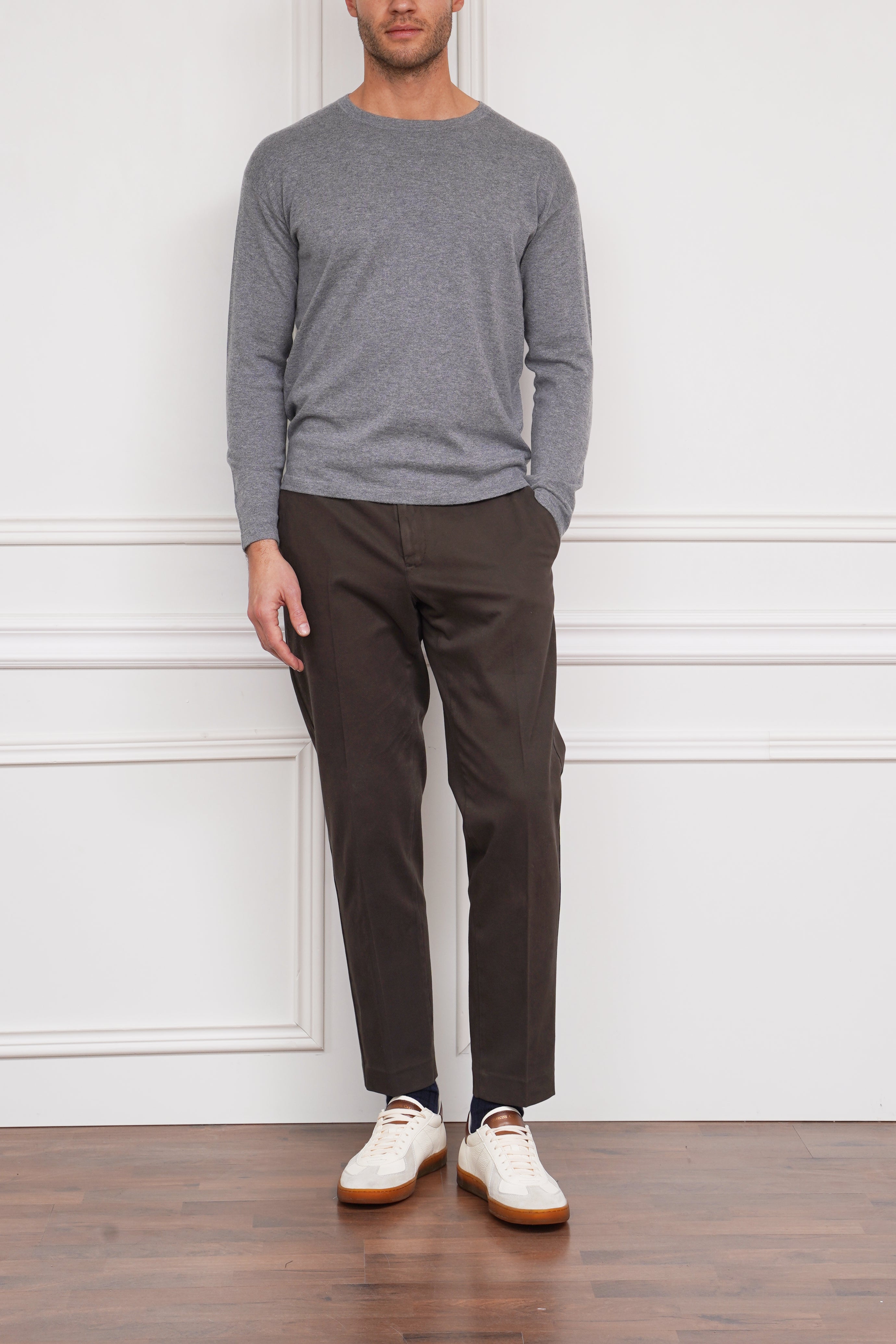 Leichter Pullover in grau