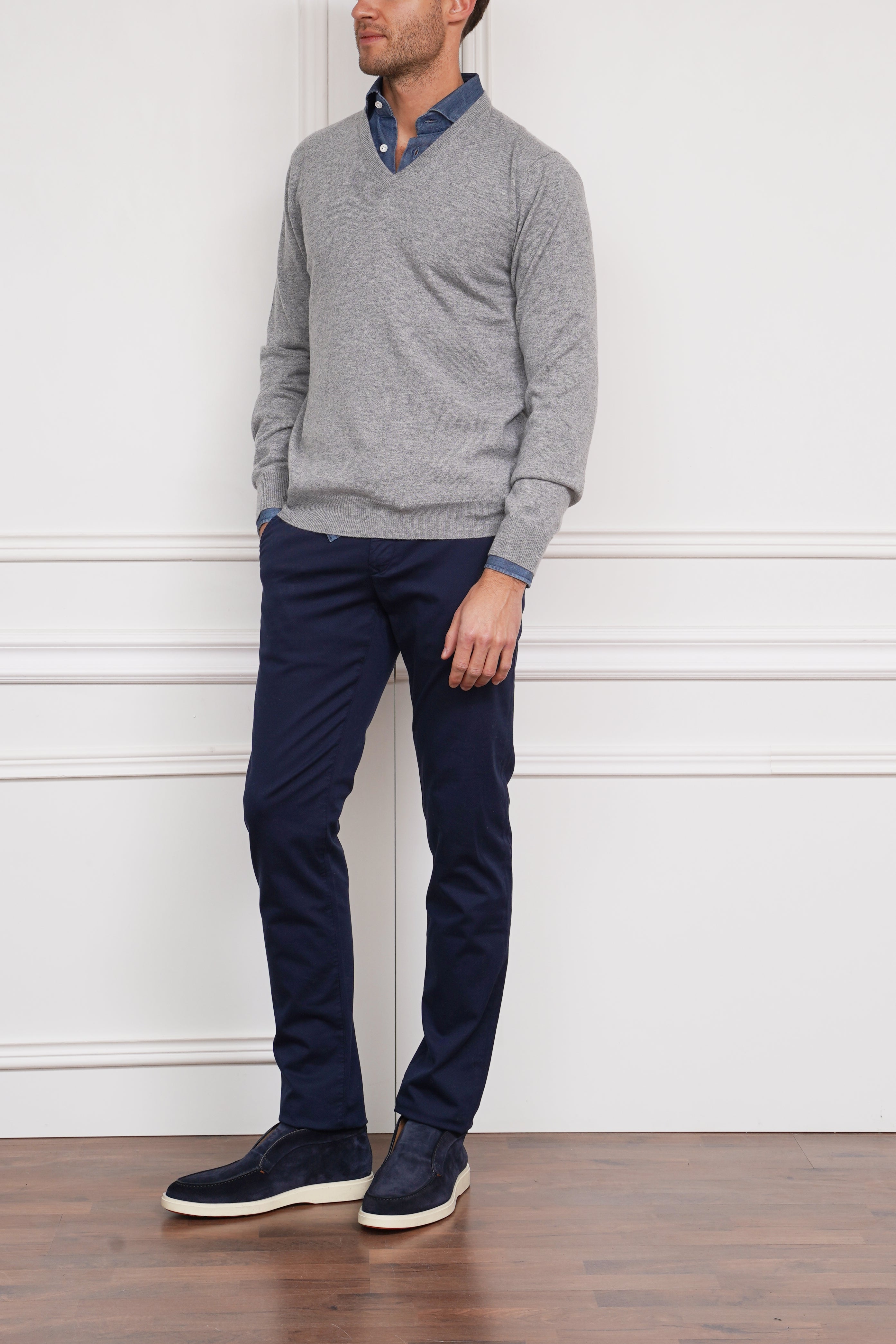 Pullover mit V-Ausschnitt in grau