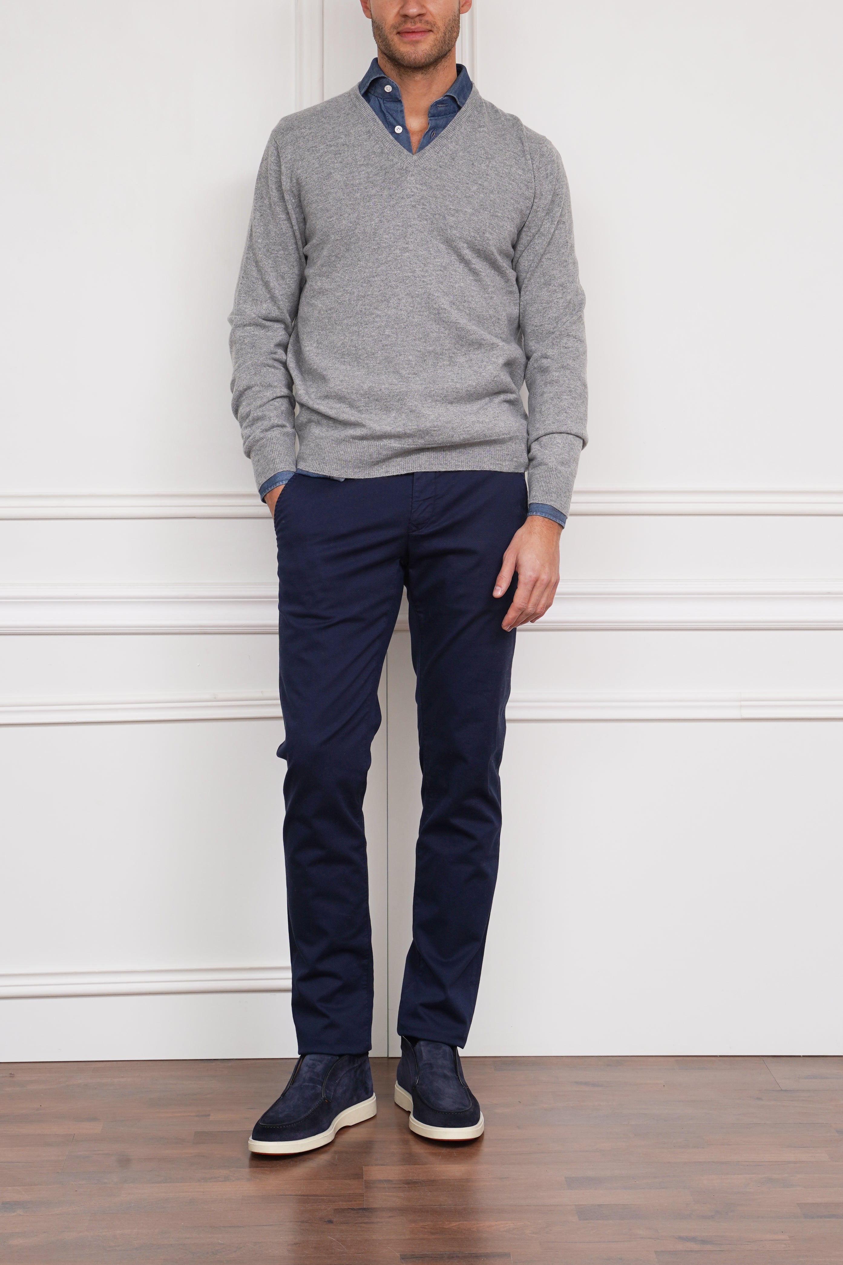 Pullover mit V-Ausschnitt in grau