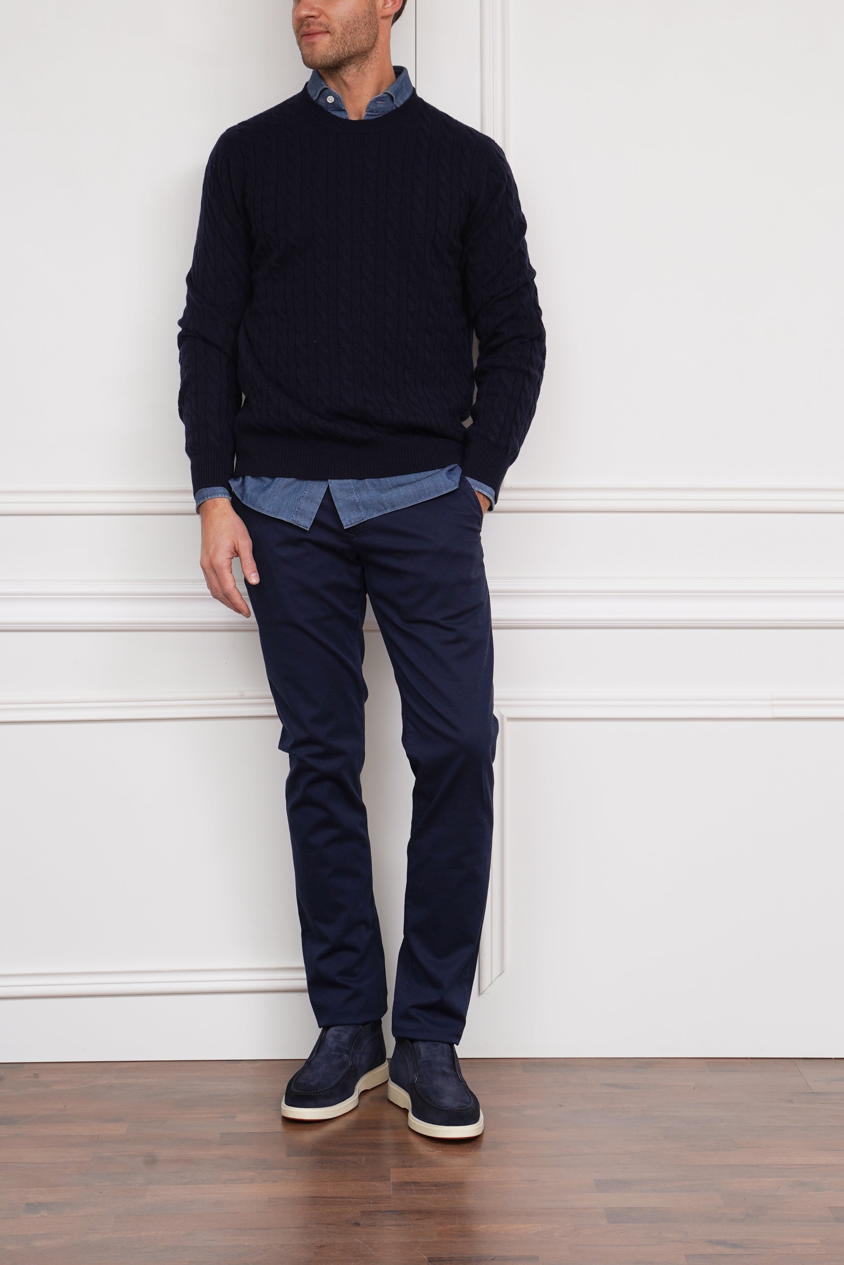 Zopfmusterpullover in marine