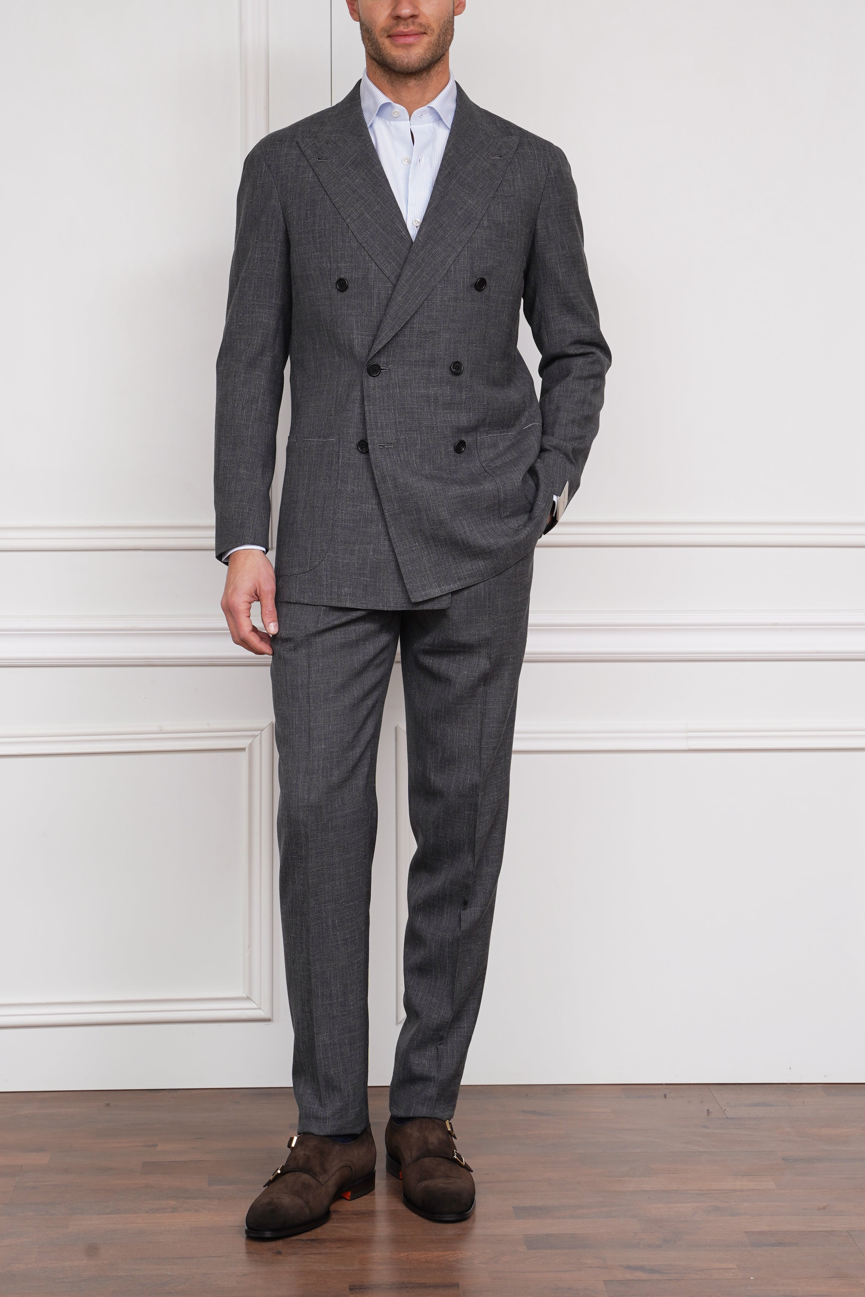 Doppelreihiger Anzug in grau