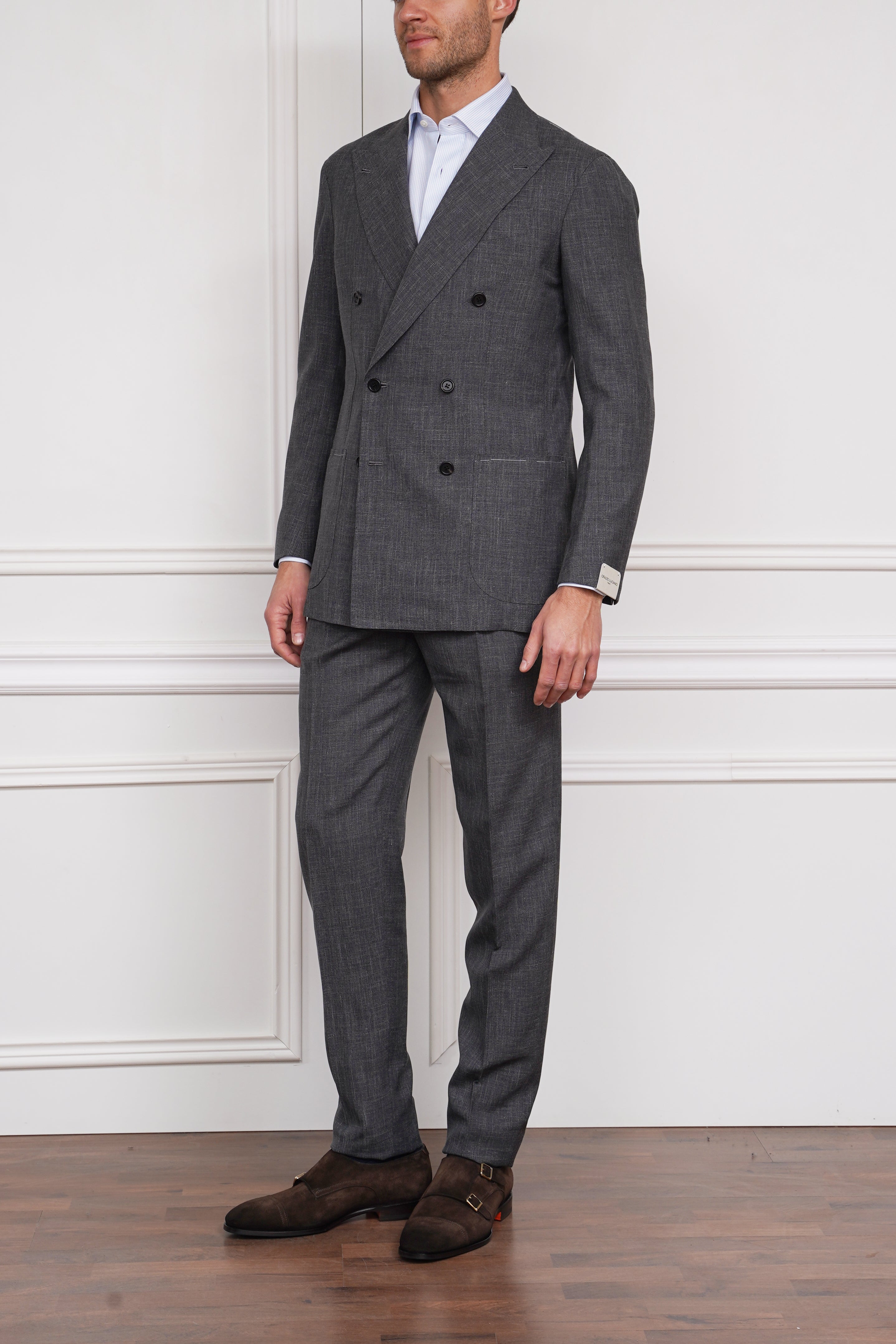 Doppelreihiger Anzug in grau