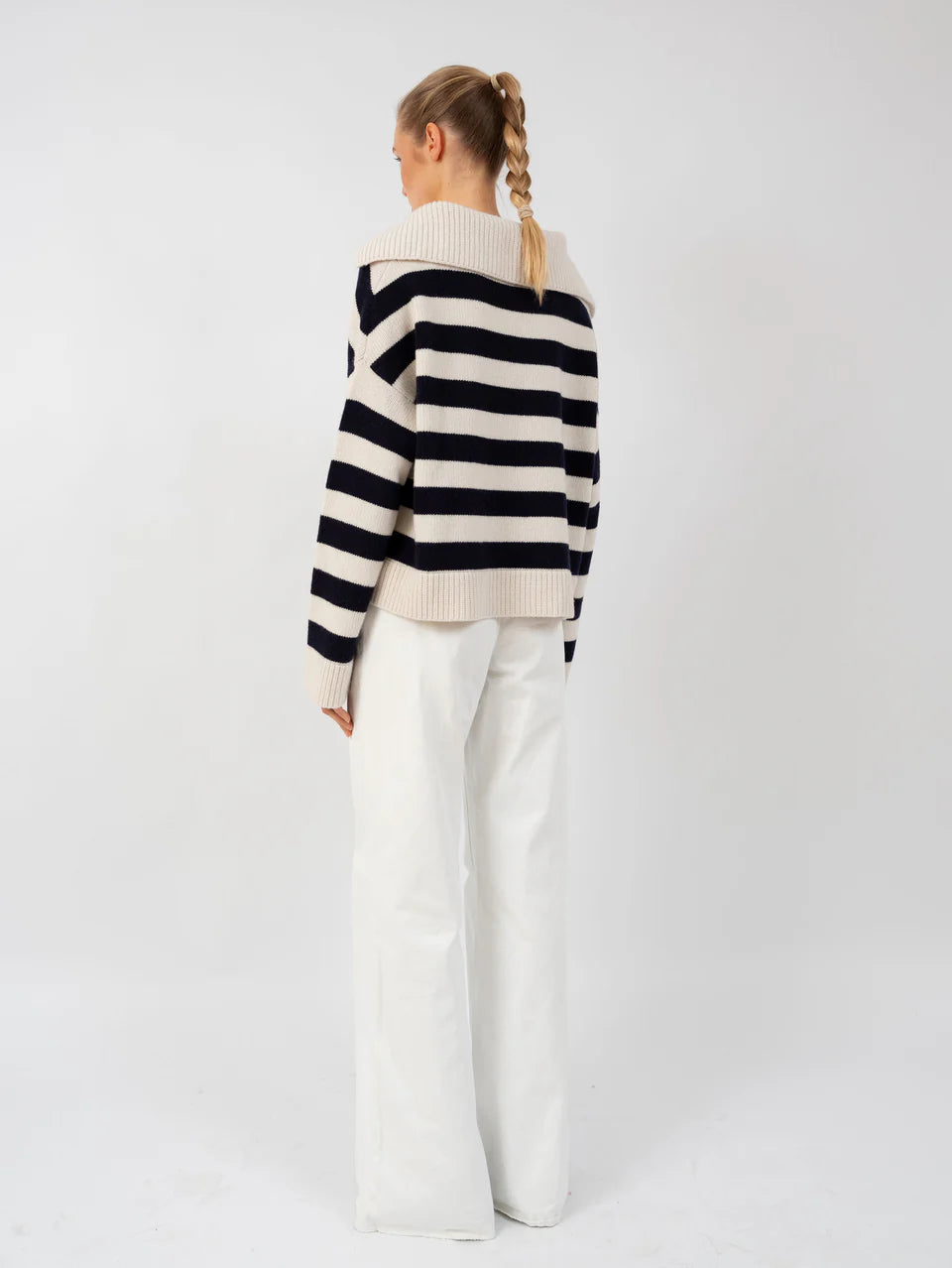 Gestreifter Pullover in creme/blau