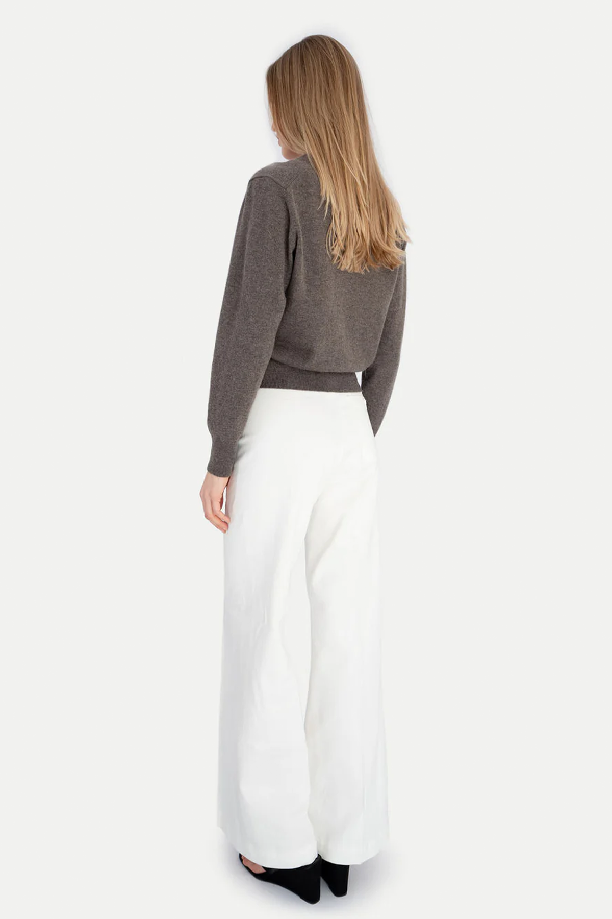 Strickjacke taupe Seitenansicht Anna V Berg - C.Wirschke Düsseldorf