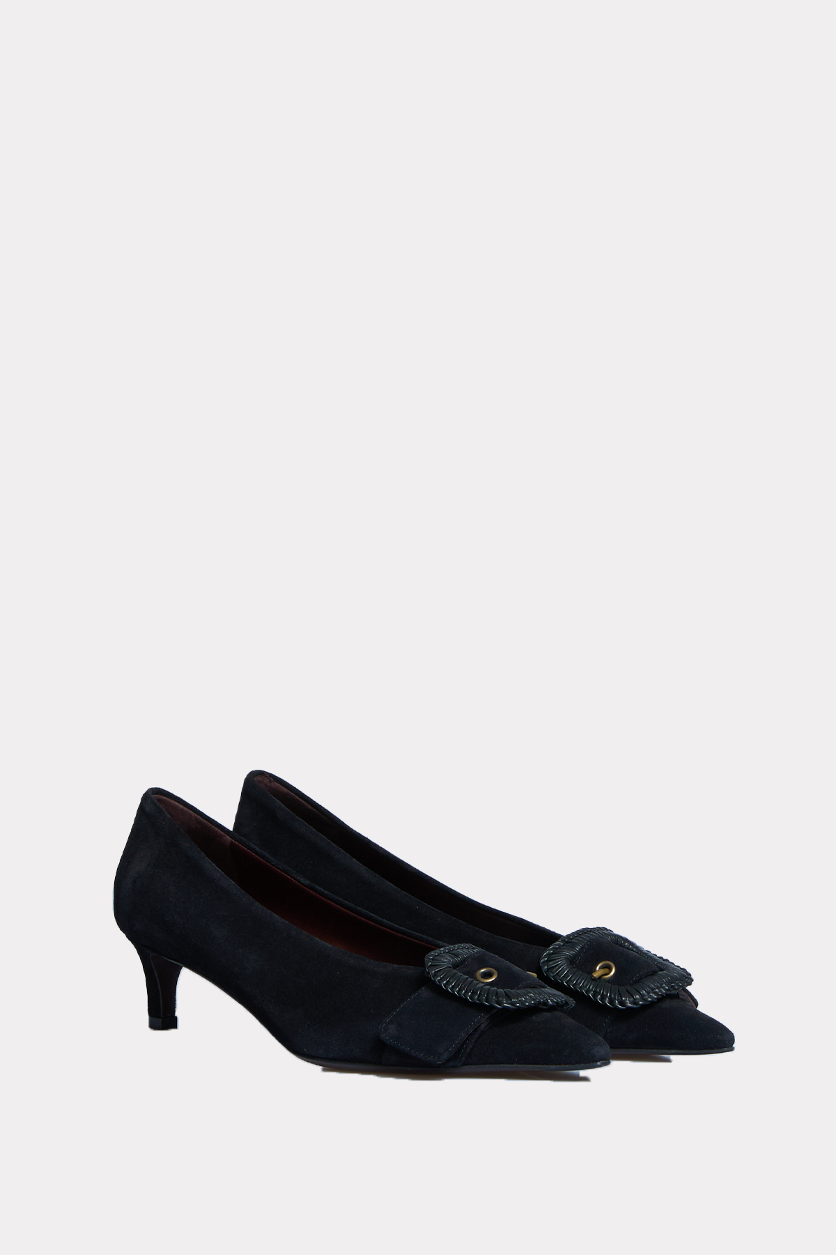 Black pumps