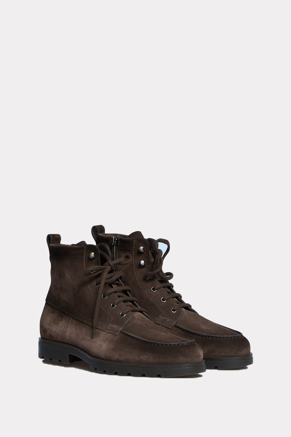 Lace-up boots in brown
