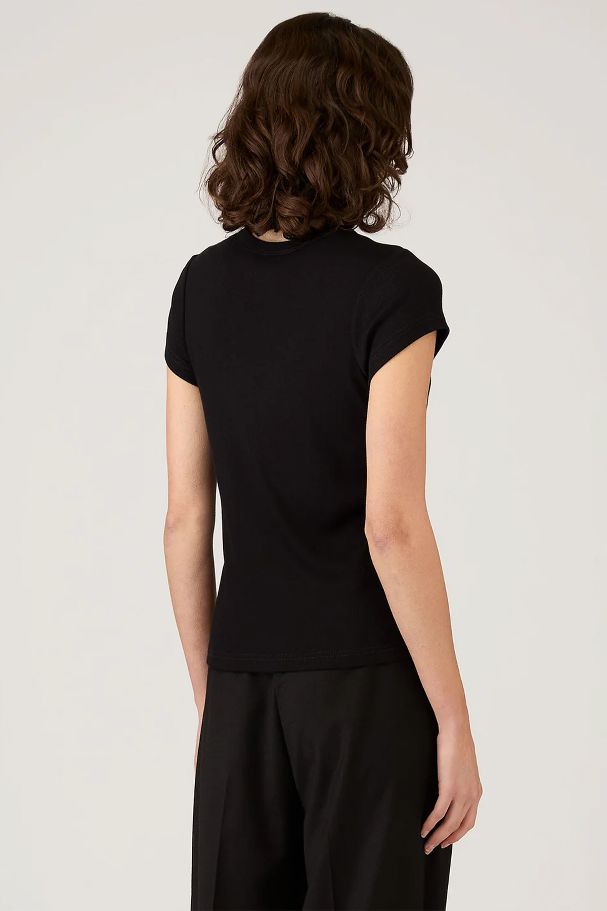 Geripptes T‑Shirt in schwarz