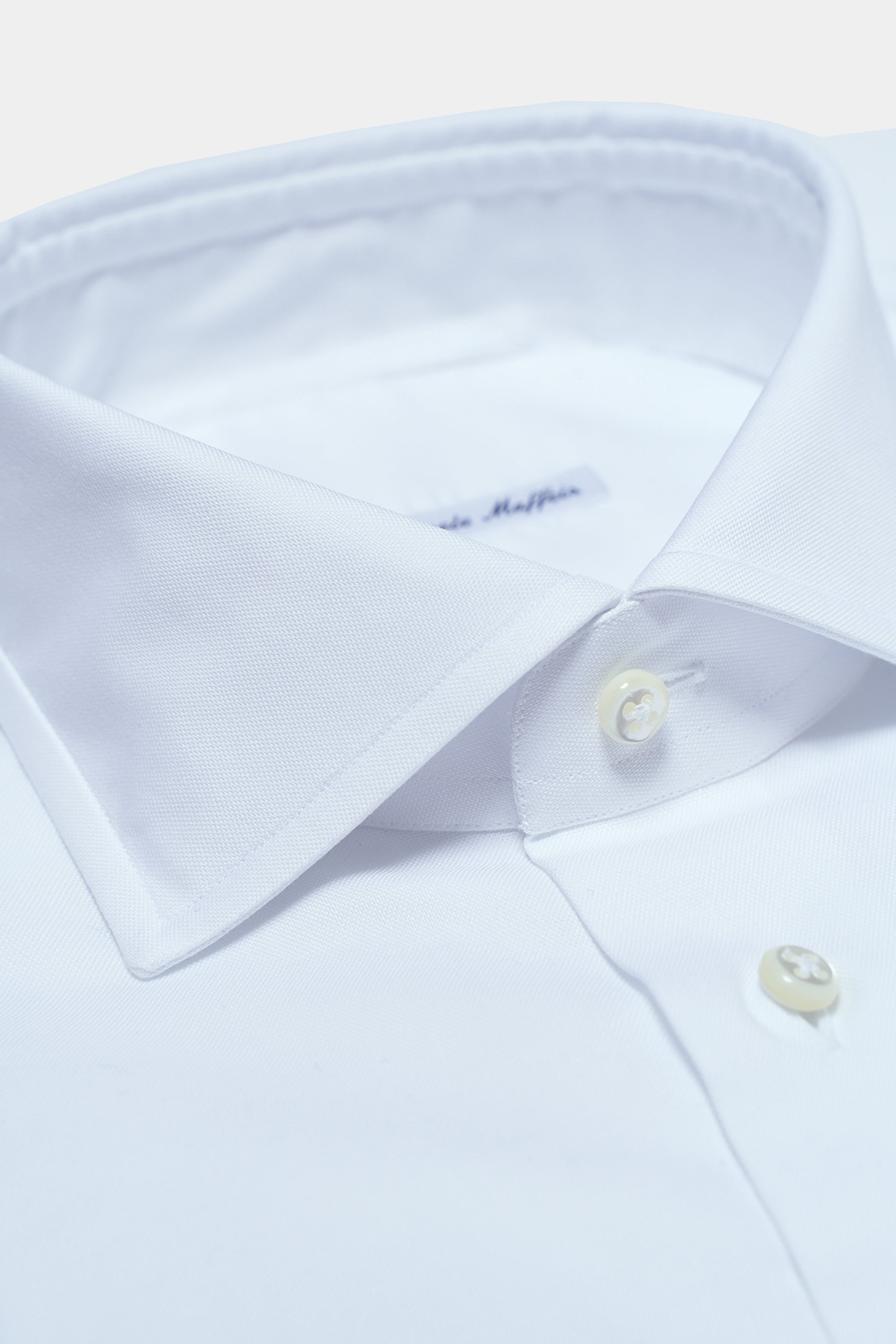 Oxford shirt in white with shark collar