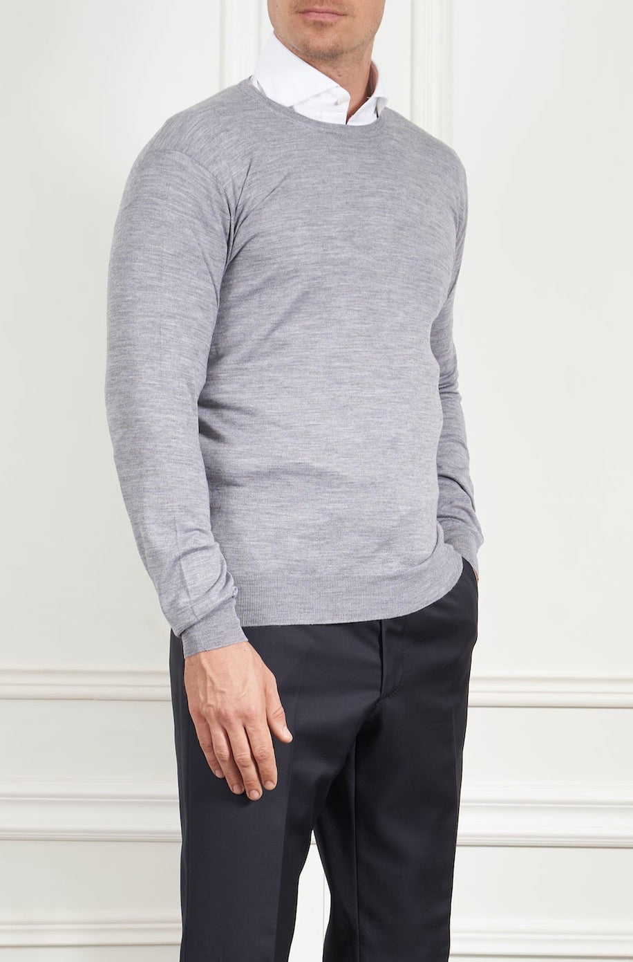 Pullover in grau